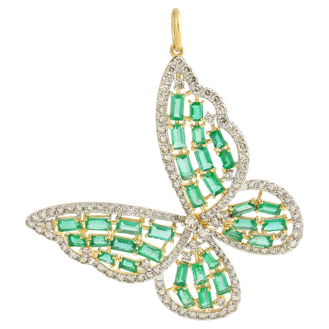 Baguette Emerald Set In Butterfly Design Pendant Made In 14k yellow Gold For Sale