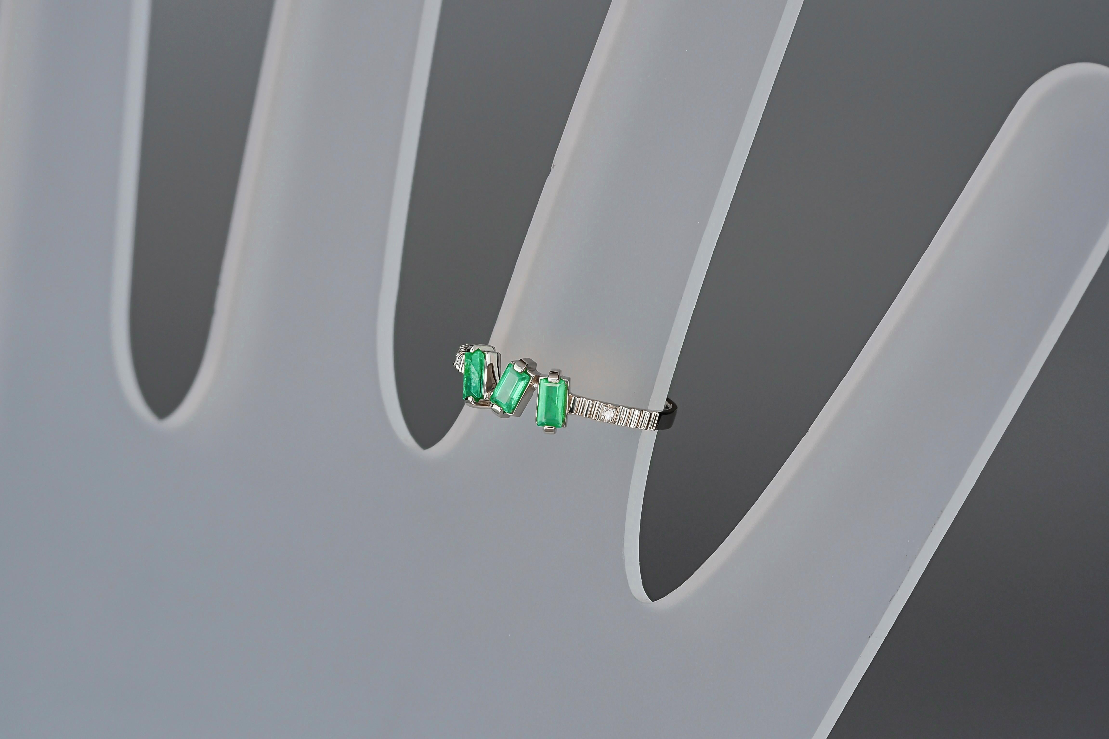 in vendita:  Anello Baguette con smeraldi e diamanti in oro 14k 4