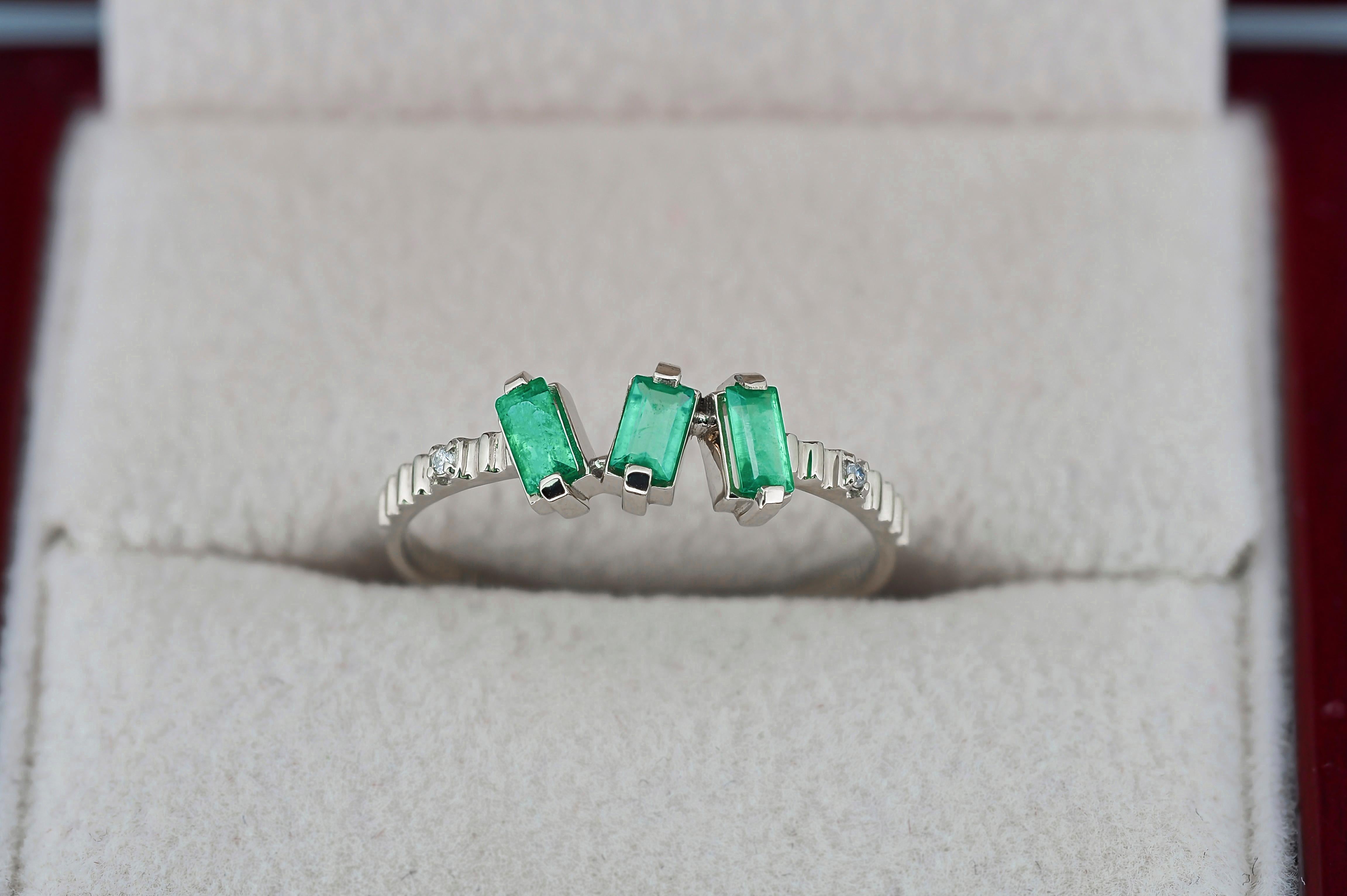 in vendita:  Anello Baguette con smeraldi e diamanti in oro 14k 5