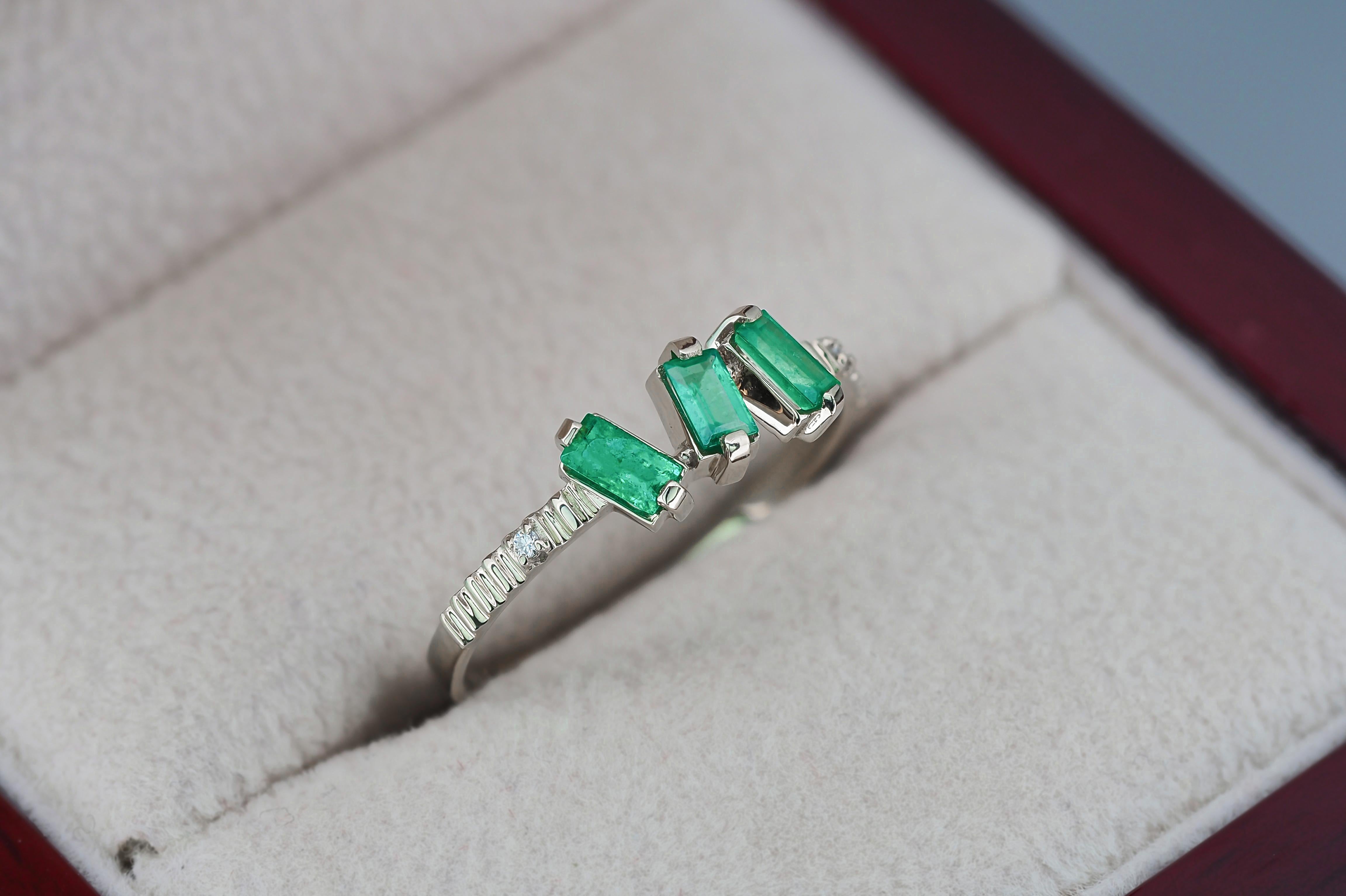 in vendita:  Anello Baguette con smeraldi e diamanti in oro 14k 6