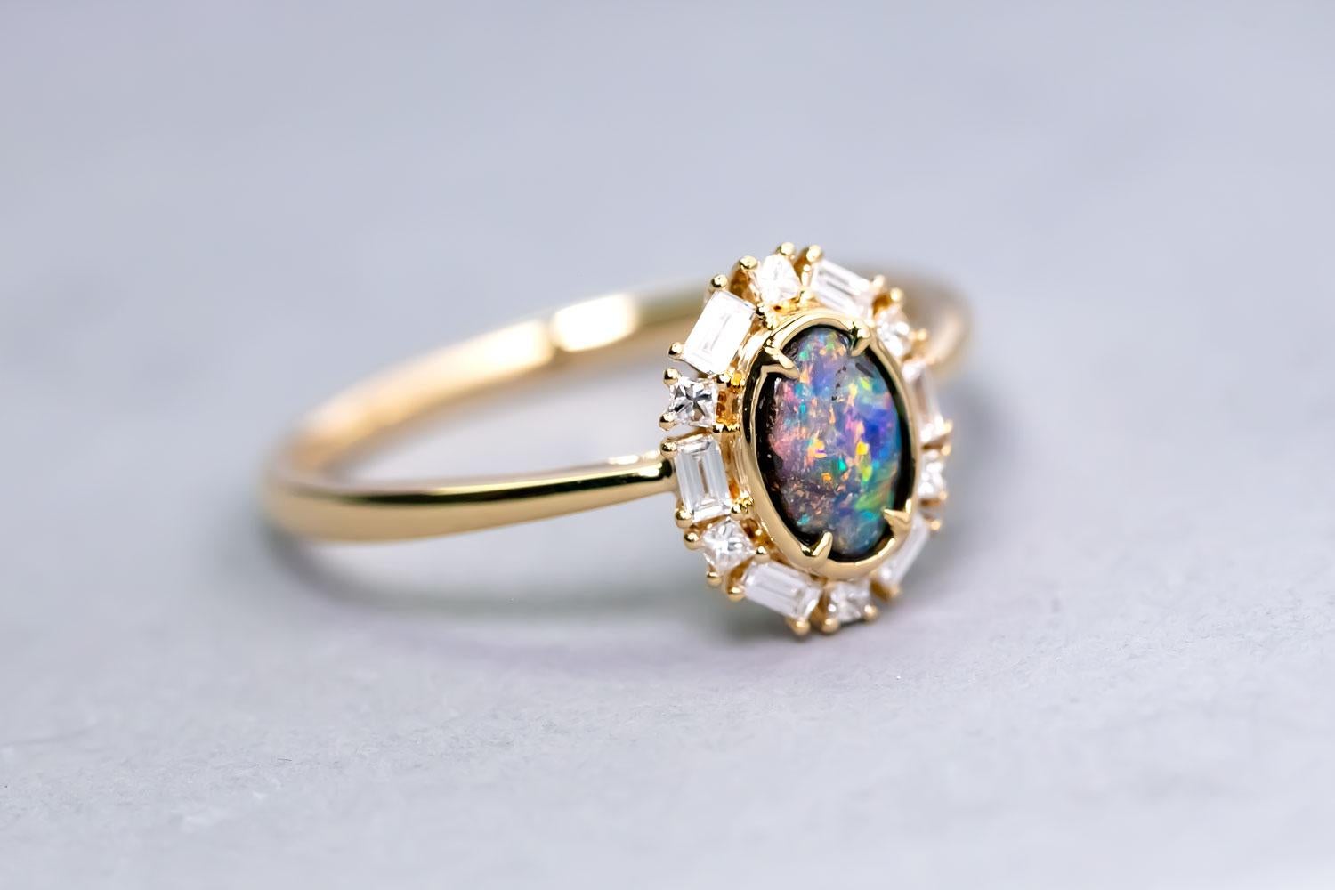 Anello di fidanzamento Baguette Halo Diamond Australian Boulder Opal Oro giallo 18 carati in vendita 1