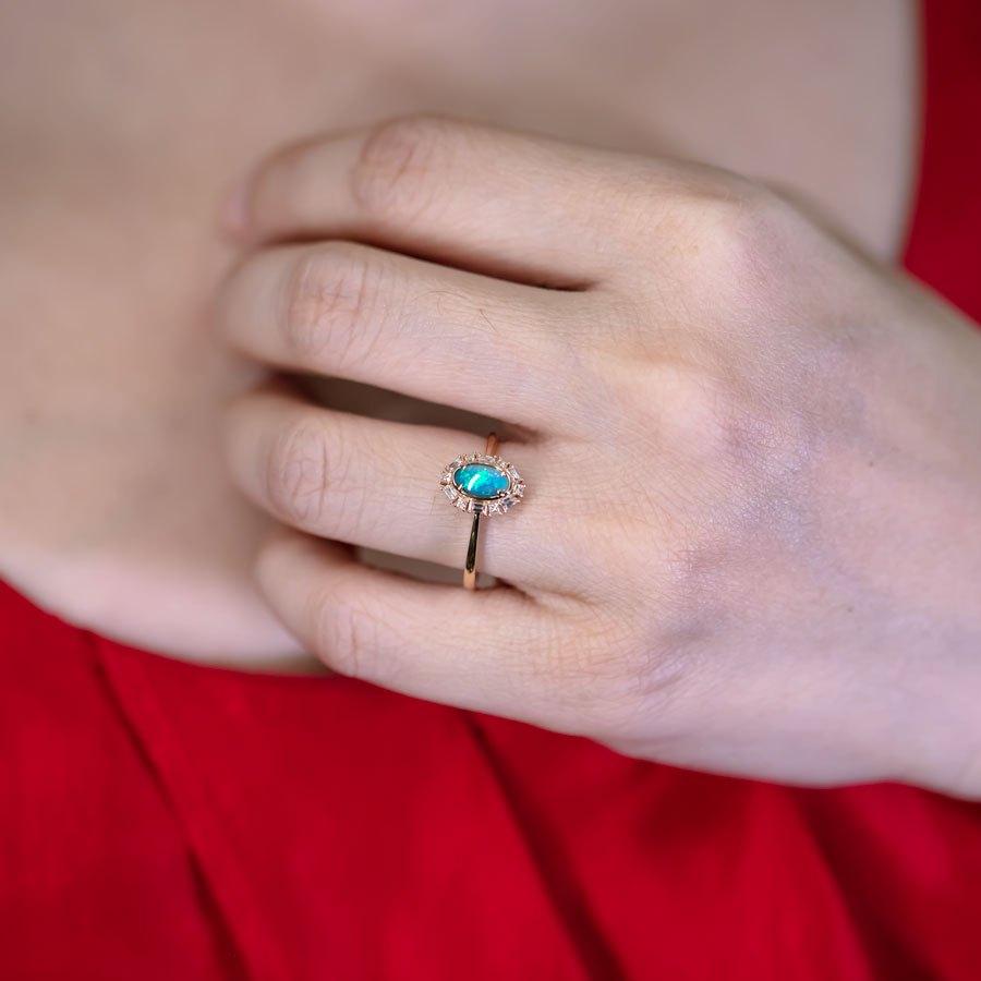 Baguette Halo Diamante Ópalo Negro Anillo de Compromiso Oro Amarillo 18K Artes y manualidades en venta