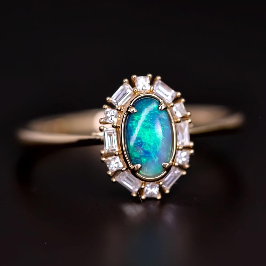 Baguette Halo Diamante Ópalo Negro Anillo de Compromiso Oro Amarillo 18K Corte baguette en venta