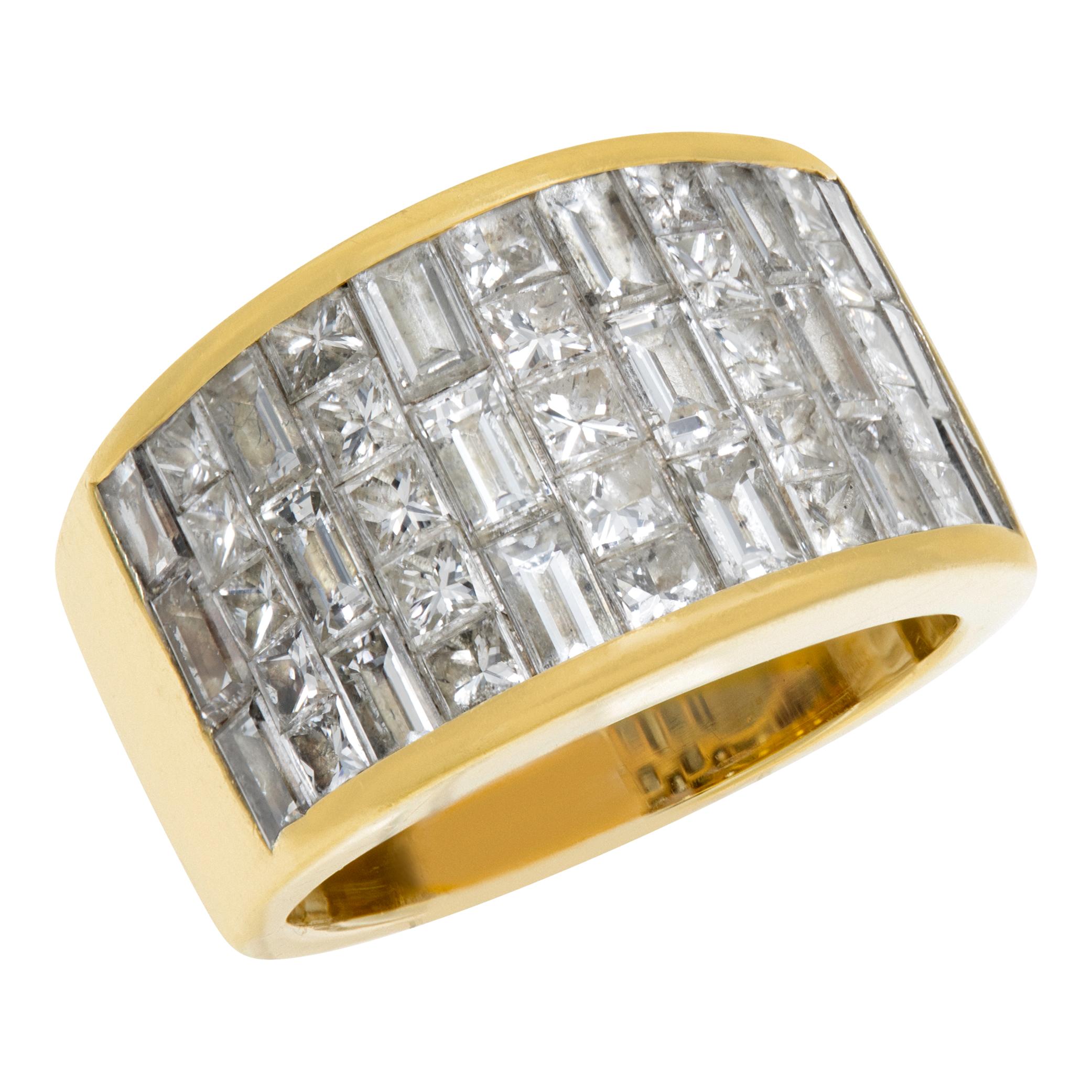 Baguette & pincess cut diamonds ring in yellow gold In Excellent Condition For Sale In Surfside, FL
