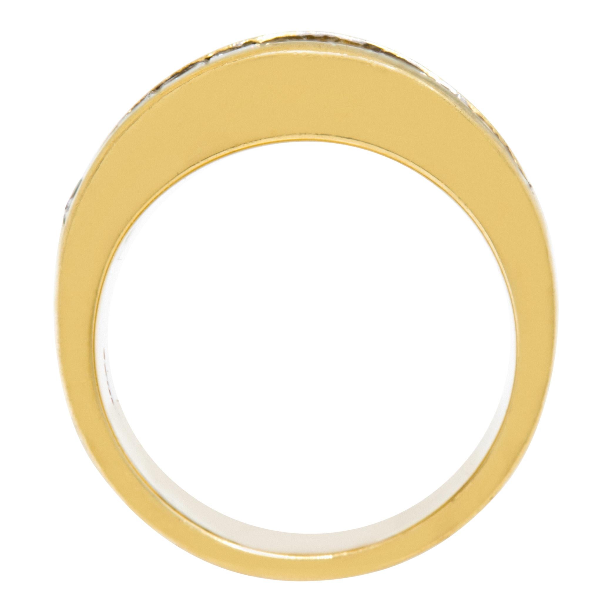 Women's Baguette & pincess cut diamonds ring in yellow gold For Sale