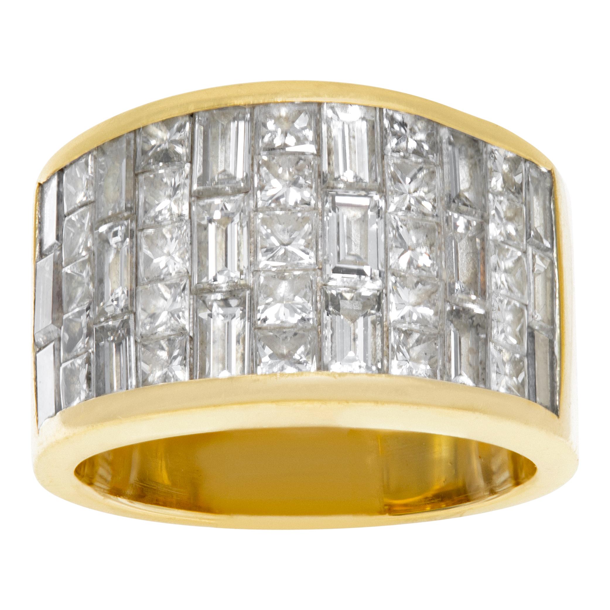 Baguette & pincess cut diamonds ring in yellow gold For Sale