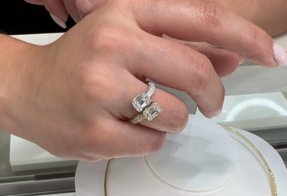 Baguette, Prinzess-Schliff und runder Diamant 18k Zwei-Ton-Bypass-Ring im Angebot 4