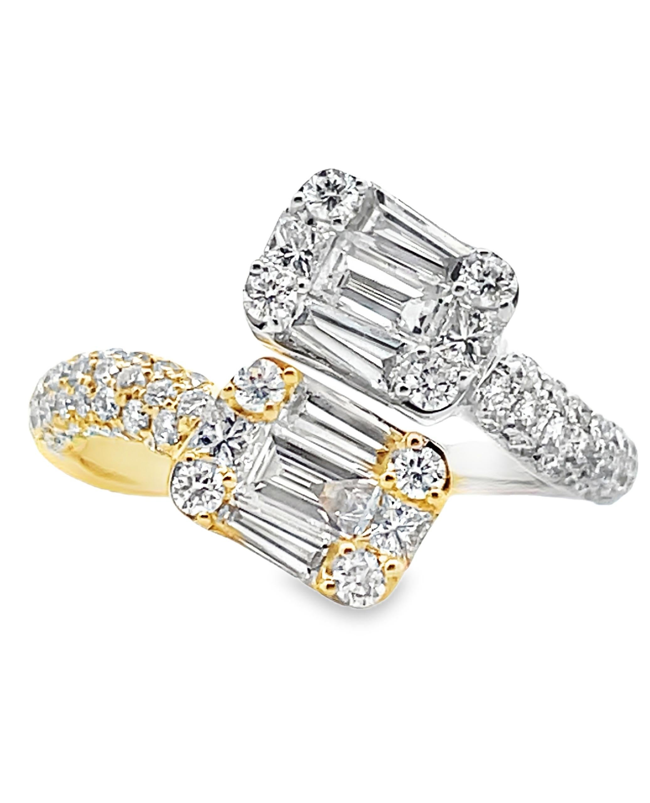 Baguette, Prinzess-Schliff und runder Diamant 18k Zwei-Ton-Bypass-Ring Damen im Angebot