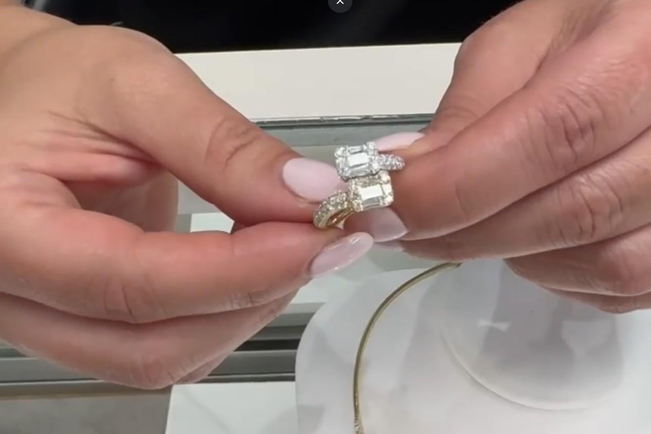 Baguette, Prinzess-Schliff und runder Diamant 18k Zwei-Ton-Bypass-Ring im Angebot 3