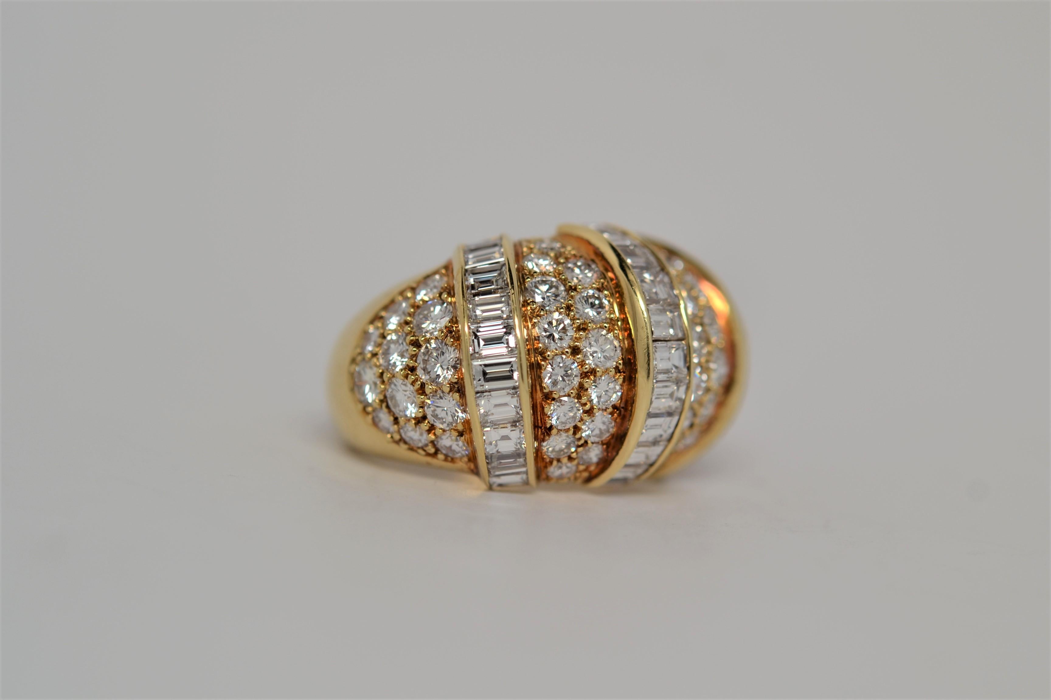 Baguette Cut Baguette & Round Brilliant Cut Diamond Ring Set in 18K Yellow Gold, 5.55 Carats For Sale