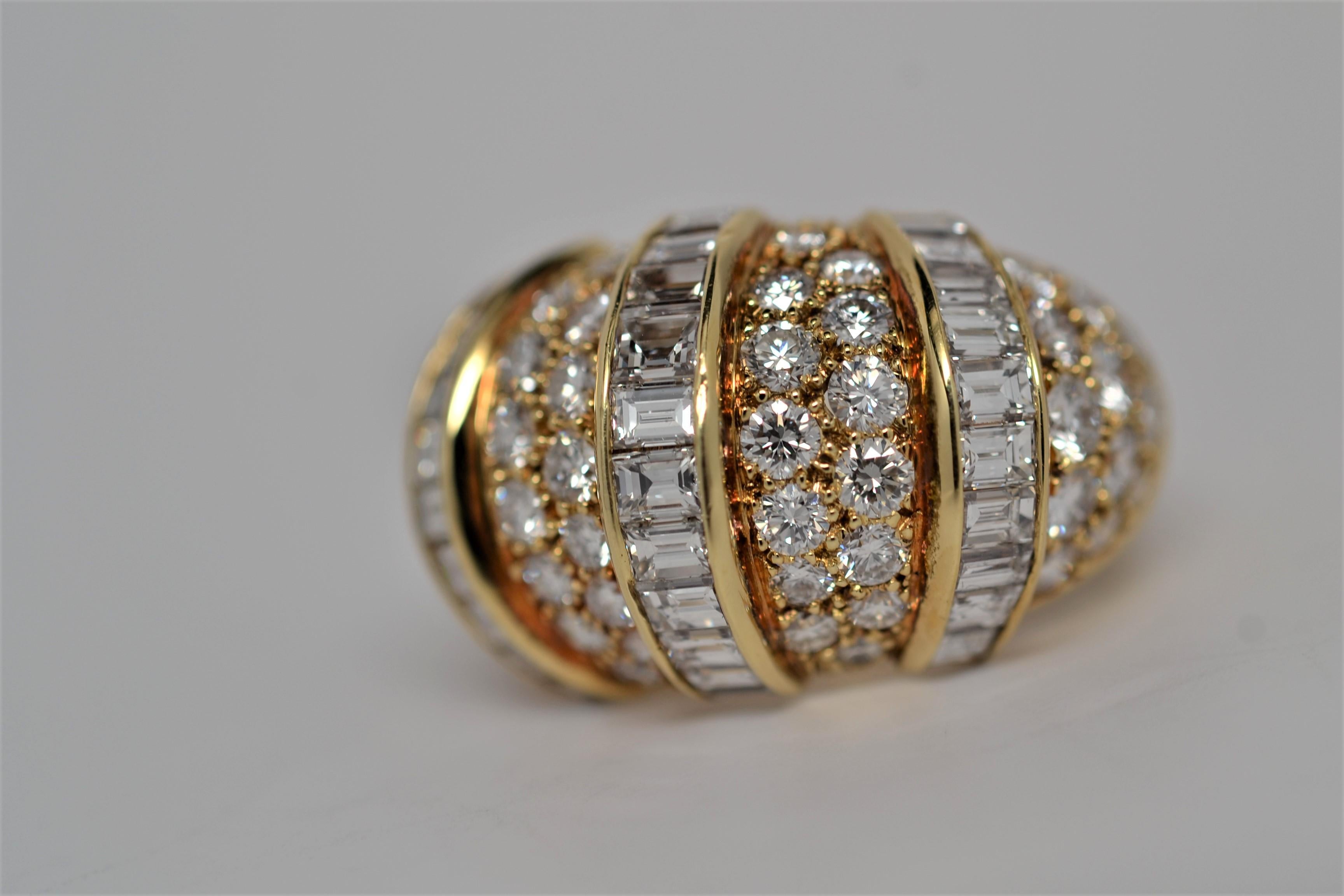 Baguette & Round Brilliant Cut Diamond Ring Set in 18K Yellow Gold, 5.55 Carats In New Condition For Sale In New York, NY