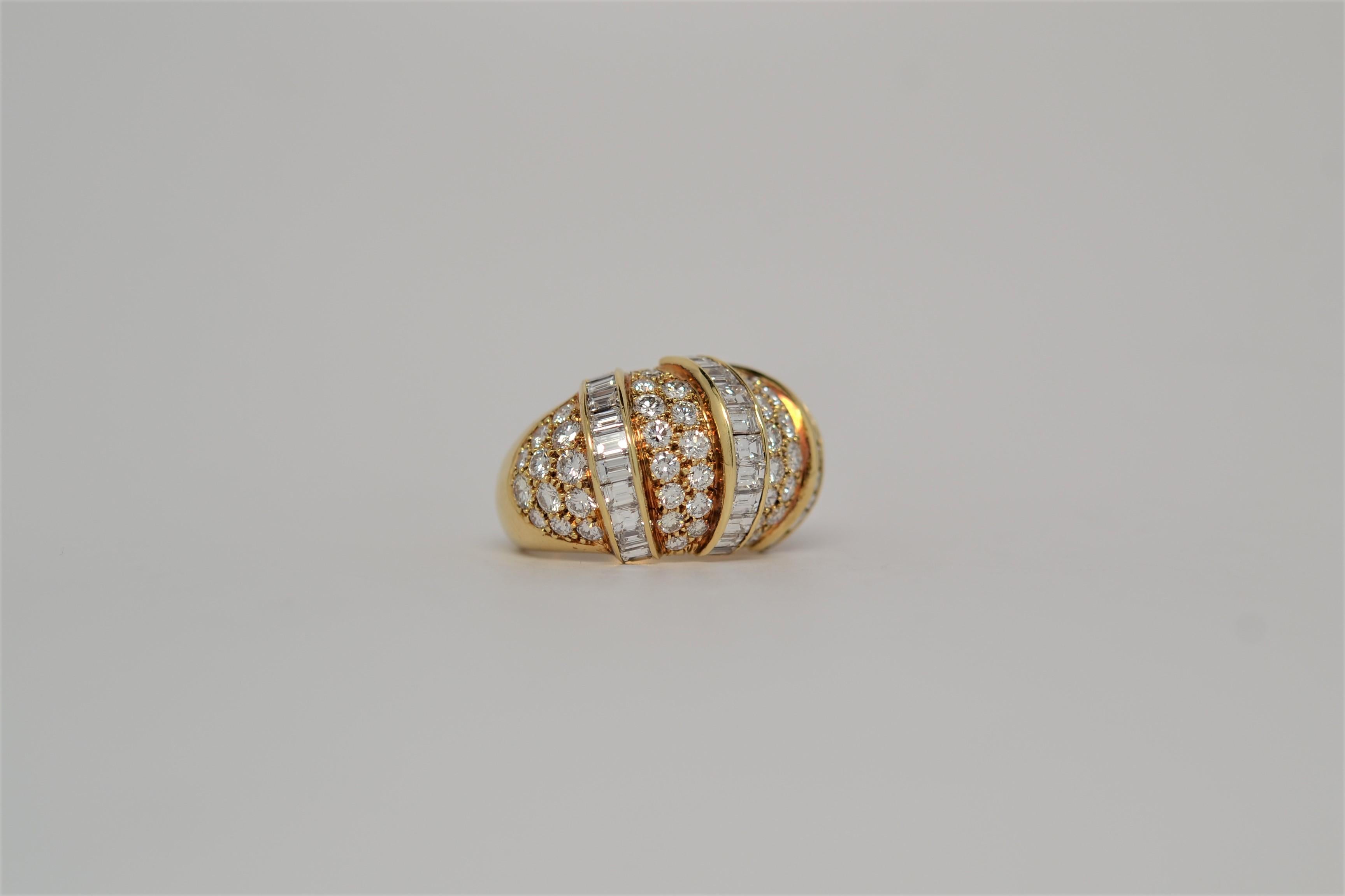 Baguette & Round Brilliant Cut Diamond Ring Set in 18K Yellow Gold, 5.55 Carats For Sale 1