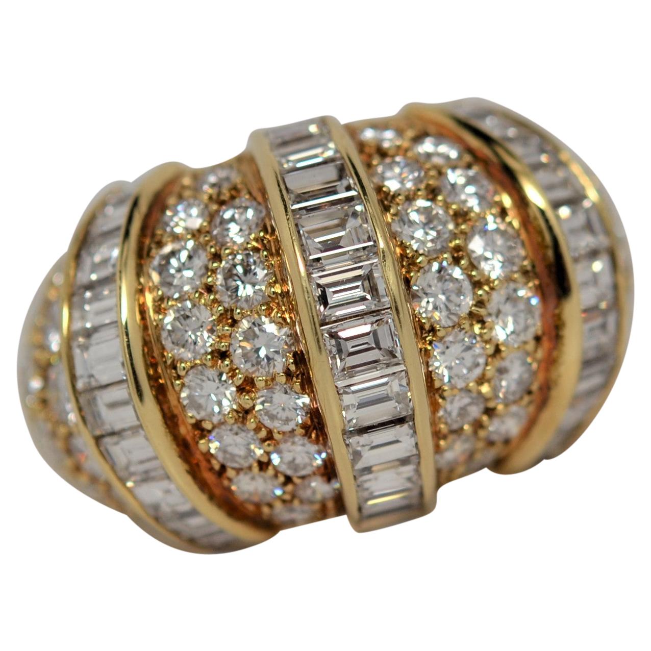 Baguette & Round Brilliant Cut Diamond Ring Set in 18K Yellow Gold, 5.55 Carats For Sale