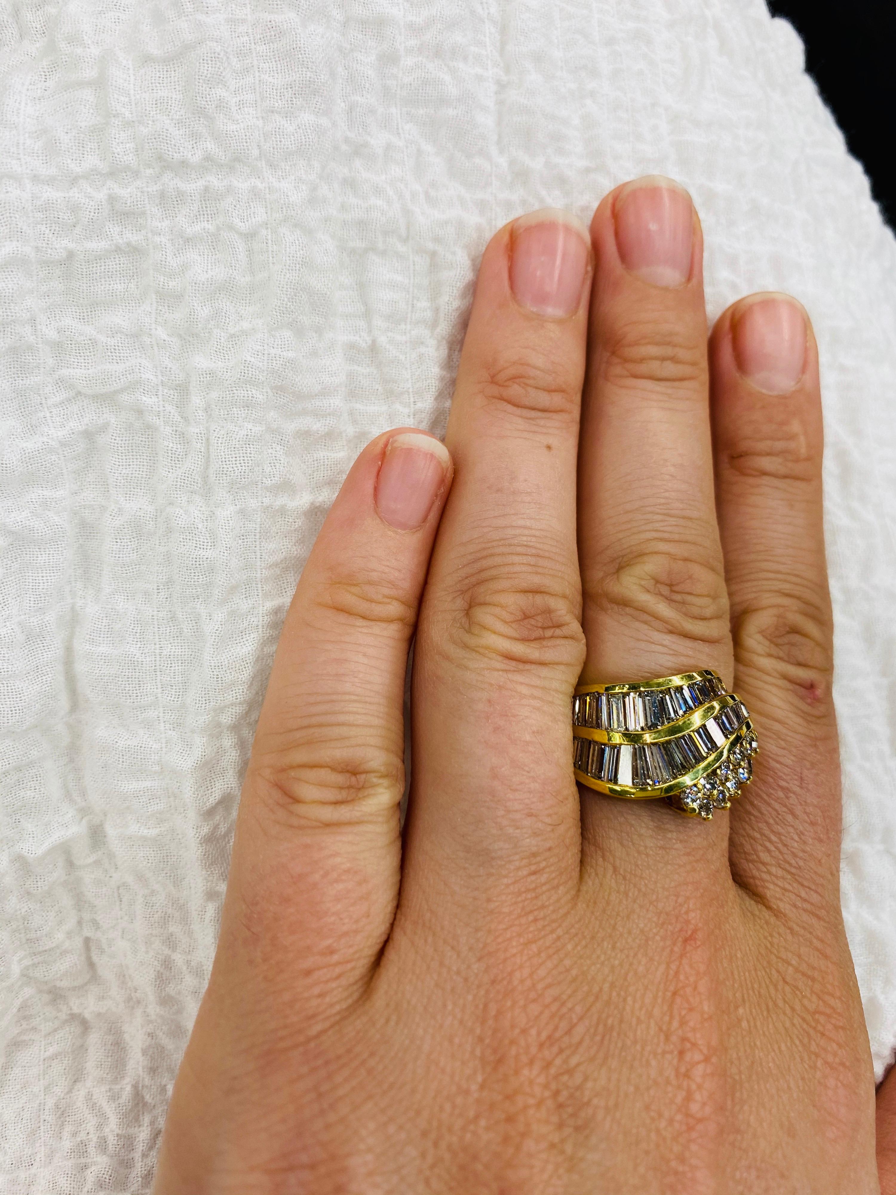 Baguette and Round Brilliant Swirl Ring 2.97 Carat 18 Karat Yellow Gold For Sale 4