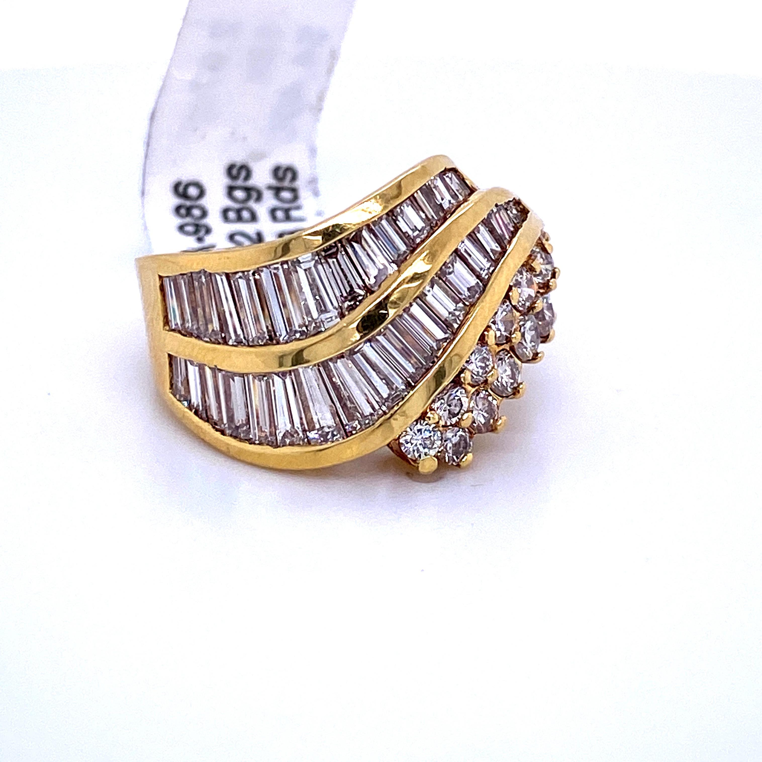18K Yellow gold ring featuring 32 baguette diamonds and 13 round brilliants weighing 2.97 carats.
Color G
Clarity SI

Size 6.75
Sizeable free of charge