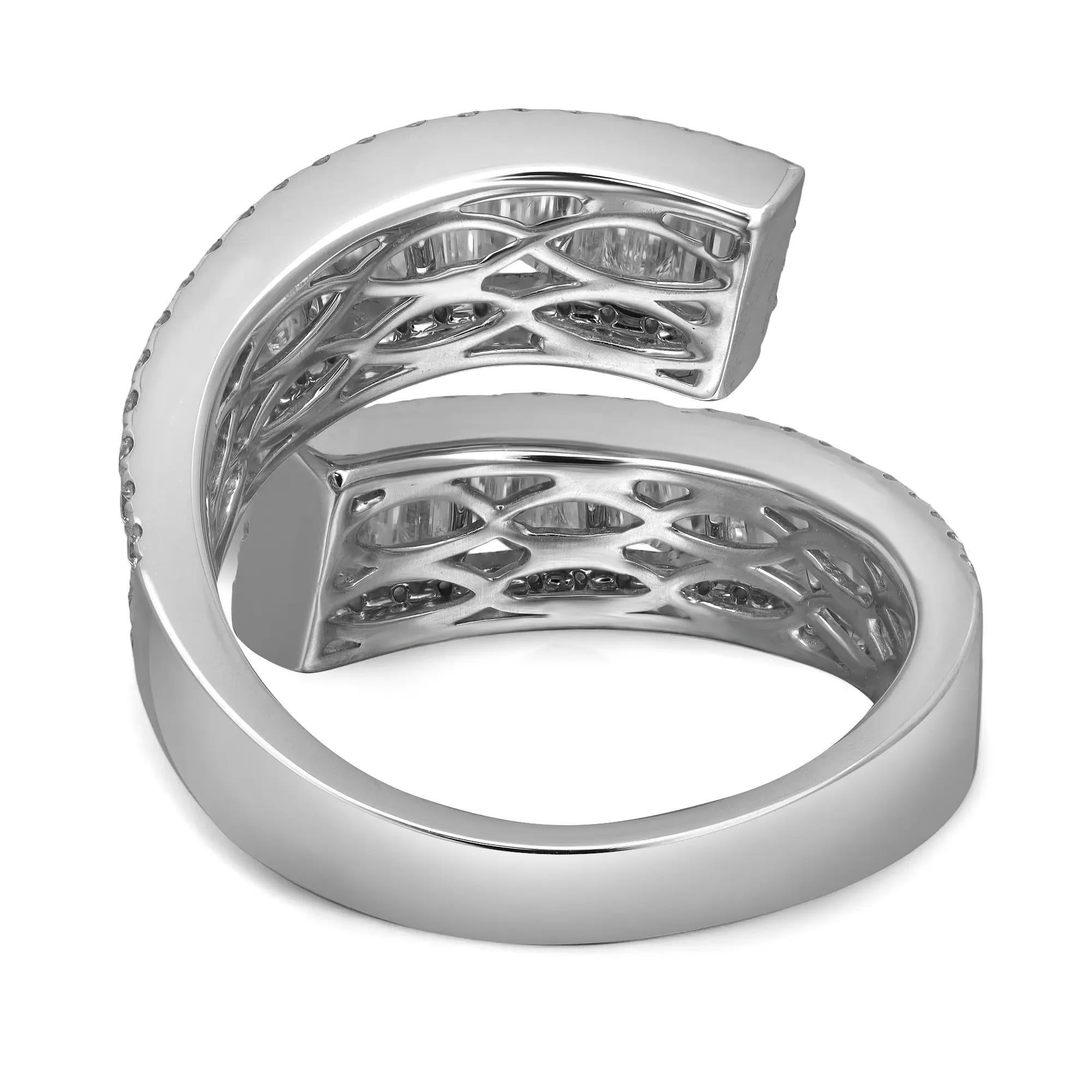 Taille baguette Baguette & Round Cut Diamond Bypass Ring 18K White Gold 1.90Cttw Size 7 en vente