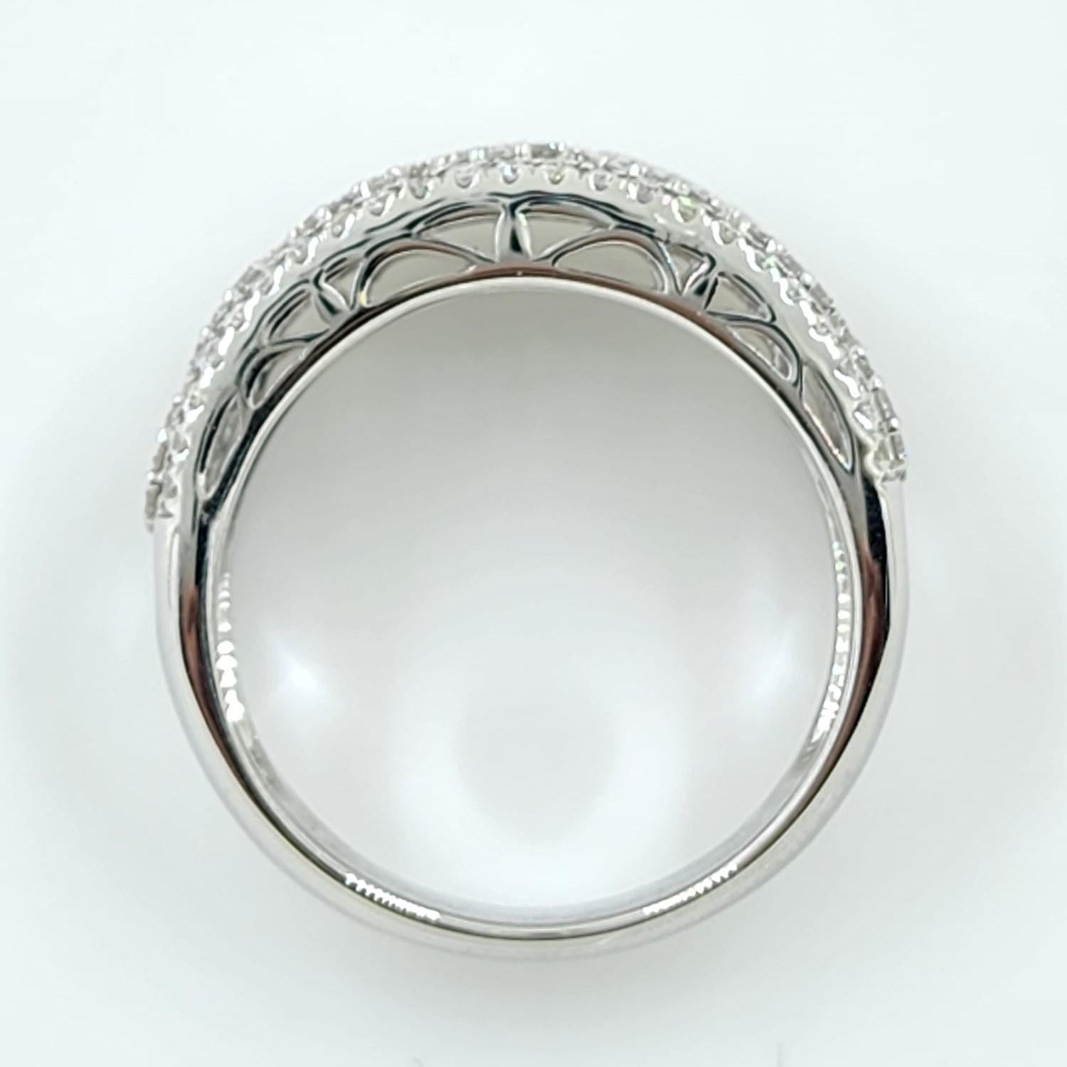 Baguette Round Diamond Band Ring in 18 Karat White Gold In New Condition In Hong Kong, HK