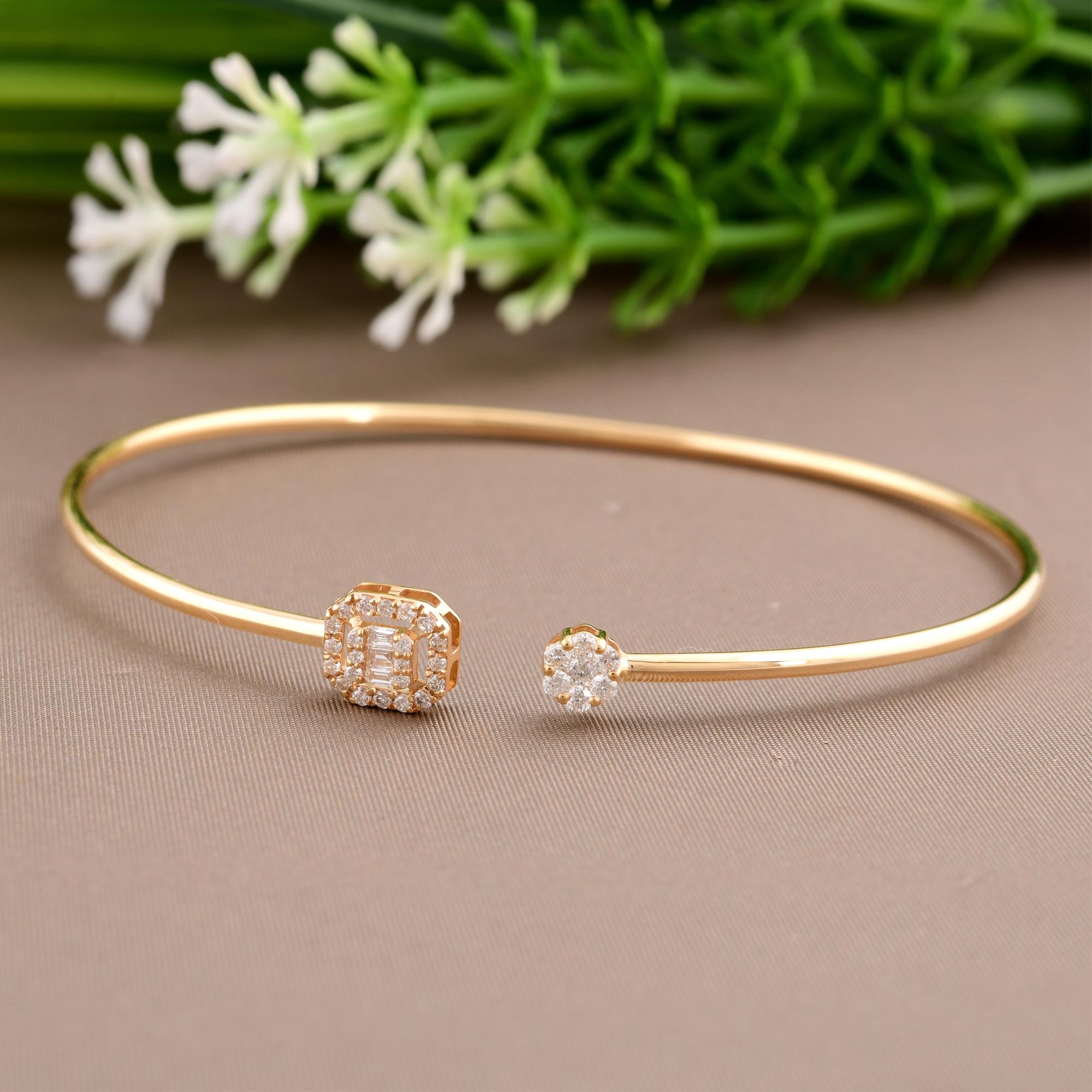 Bracelet manchette en or jaune 18 carats avec diamants ronds et baguettes Pour femmes en vente