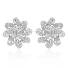 Orecchini a fiore con diamanti tondi e baguette in oro bianco 18 carati Gioielli di pregio