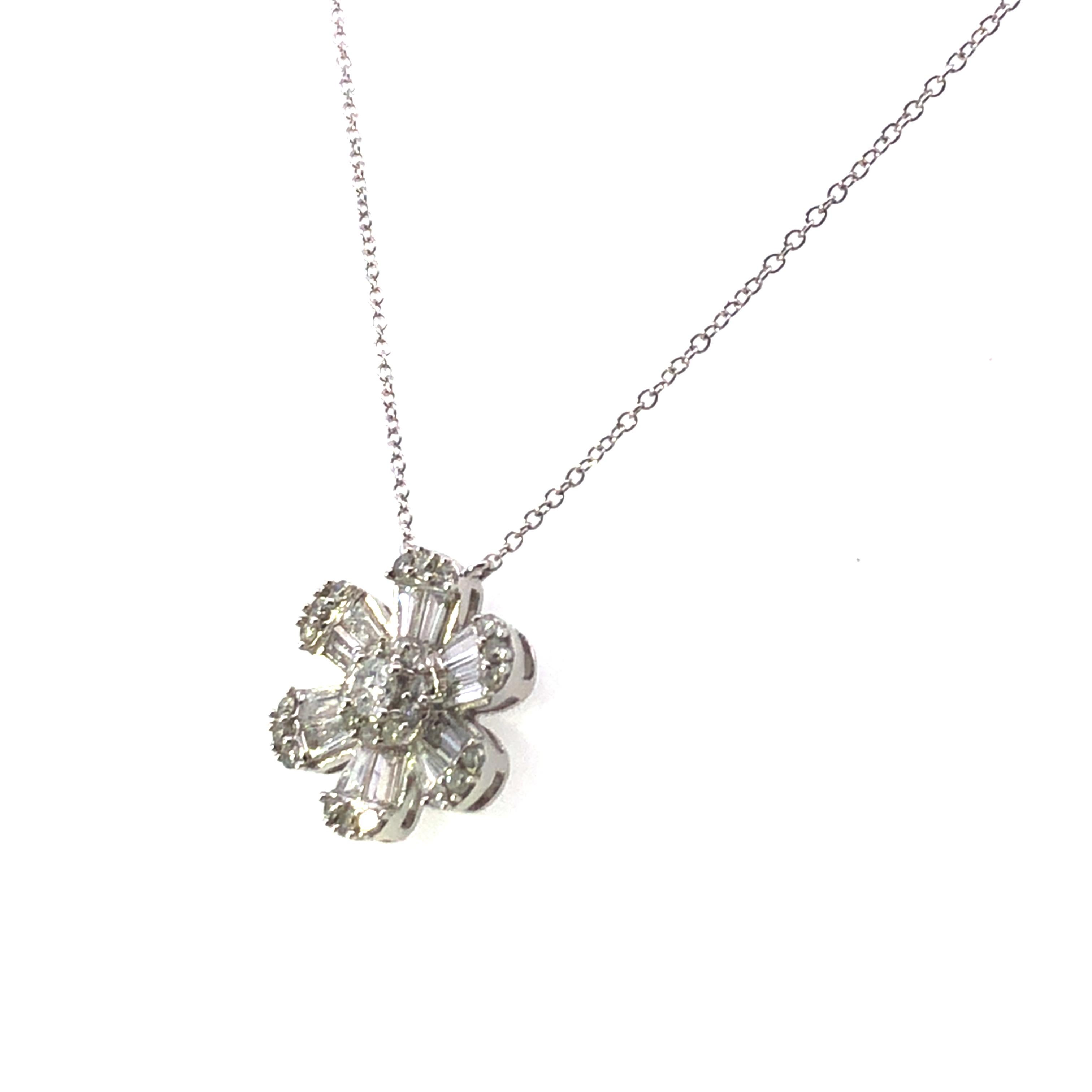 Ciondolo a fiore con diamante tondo e baguette - Oro bianco 14K 0,80ct In condizioni Nuovo in vendita a New York, NY