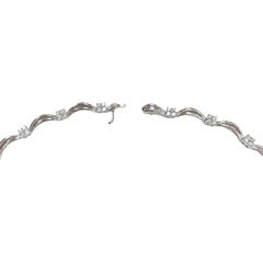 Collana con diamanti tondi e baguette in oro bianco 18 carati