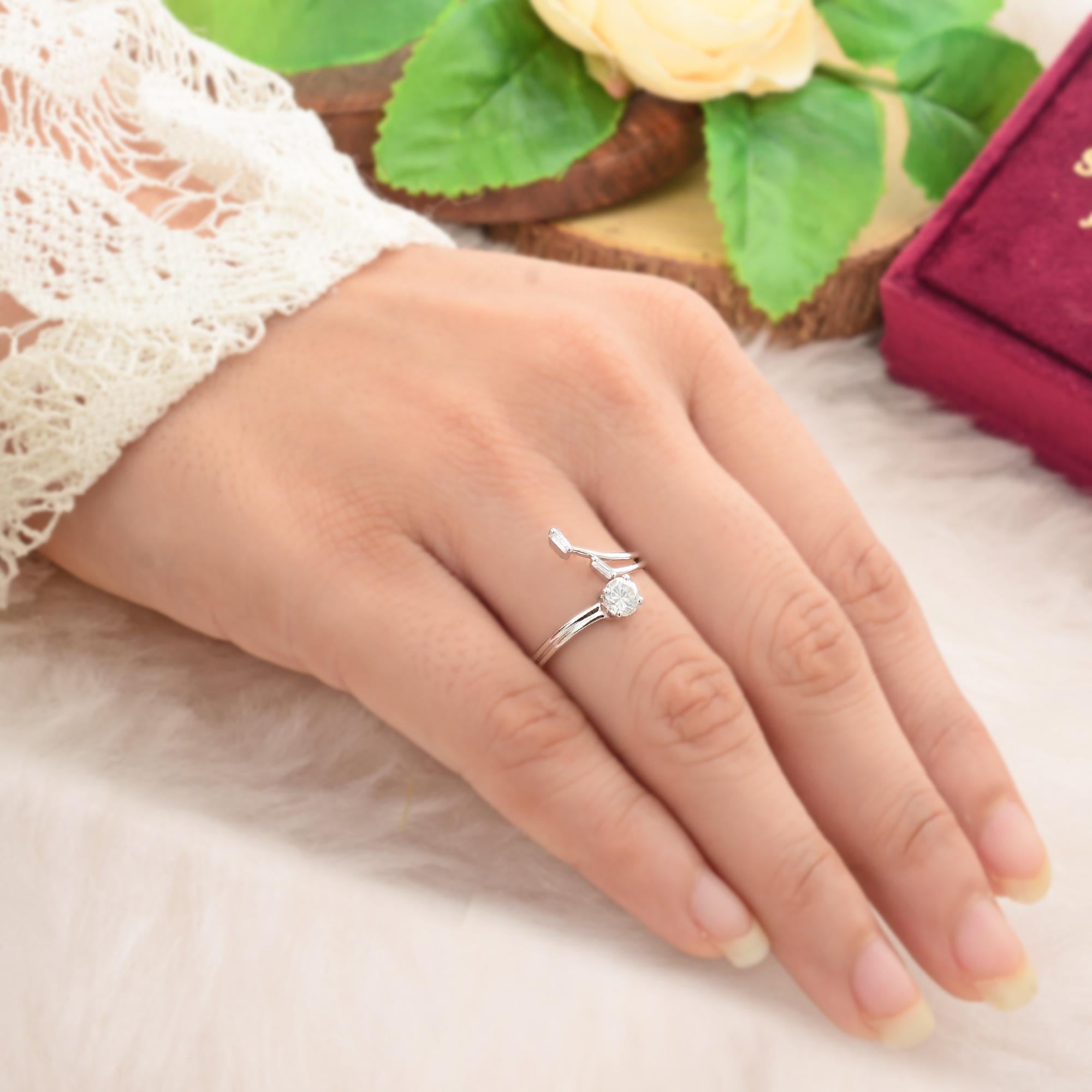 1/2 Carat SI/H Baguette & Round Diamond Promise Ring 10 Karat White Gold Jewelry In New Condition For Sale In Diera, Dubai