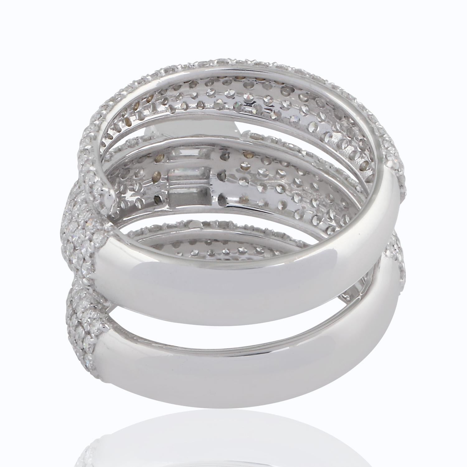 Modern SI Clarity HI Color Baguette & Round Diamond Spiral Ring 18 Karat White Gold For Sale