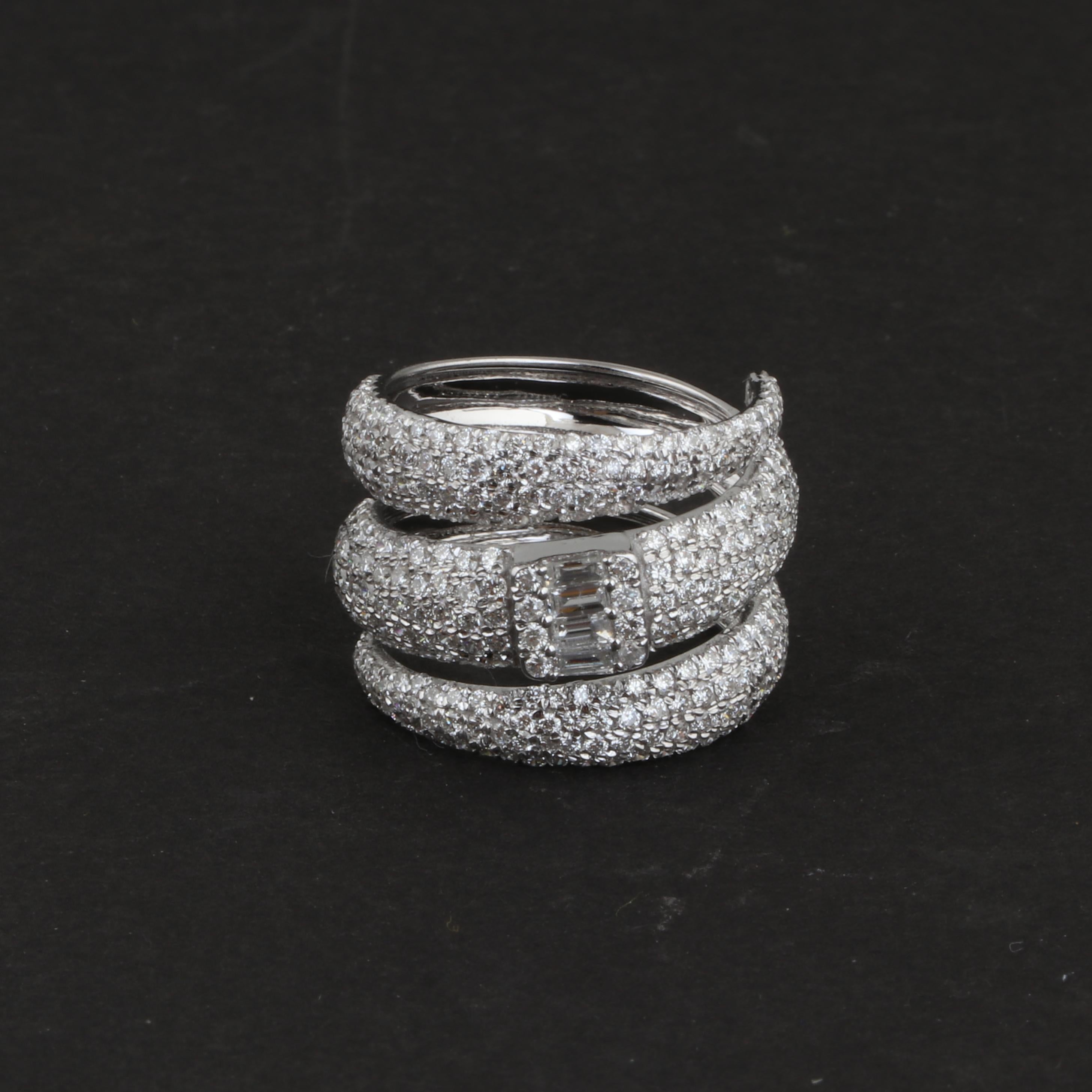 Baguette Cut SI Clarity HI Color Baguette & Round Diamond Spiral Ring 18 Karat White Gold For Sale