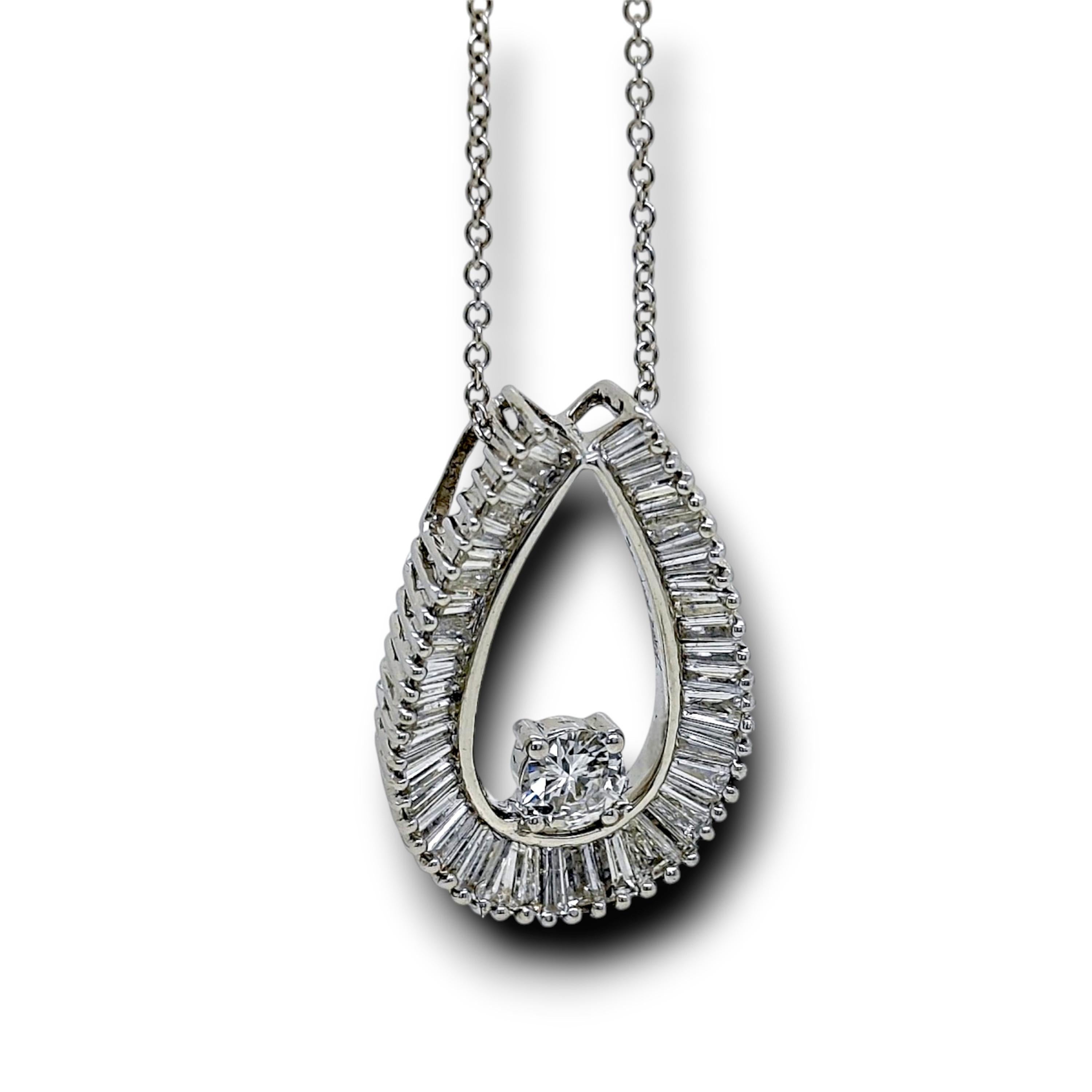 Taglio misto Collana in oro bianco con diamante rotondo Baguette in vendita