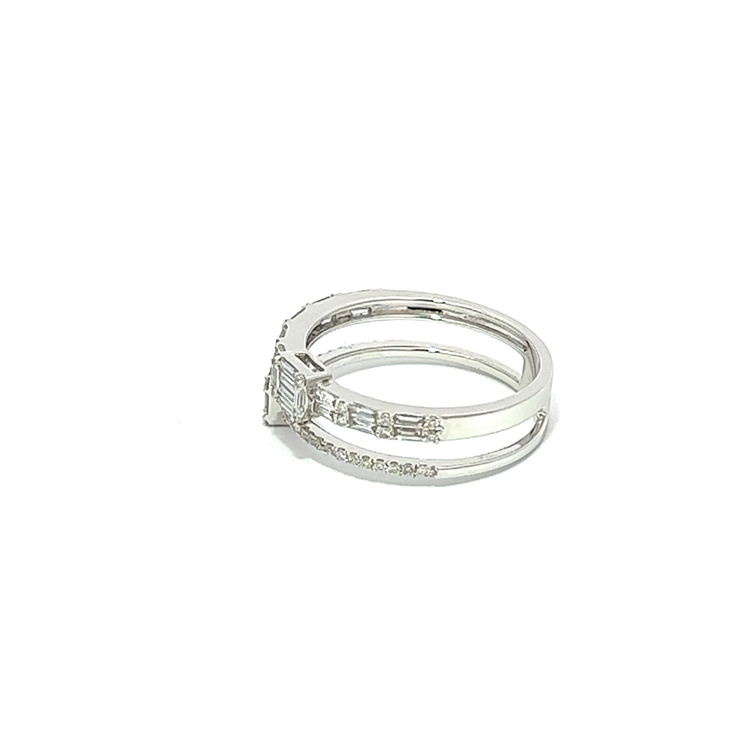 Women's or Men's Baguette & Round Diamonds 18KW Gold Setiing Ladie's Ring  For Sale