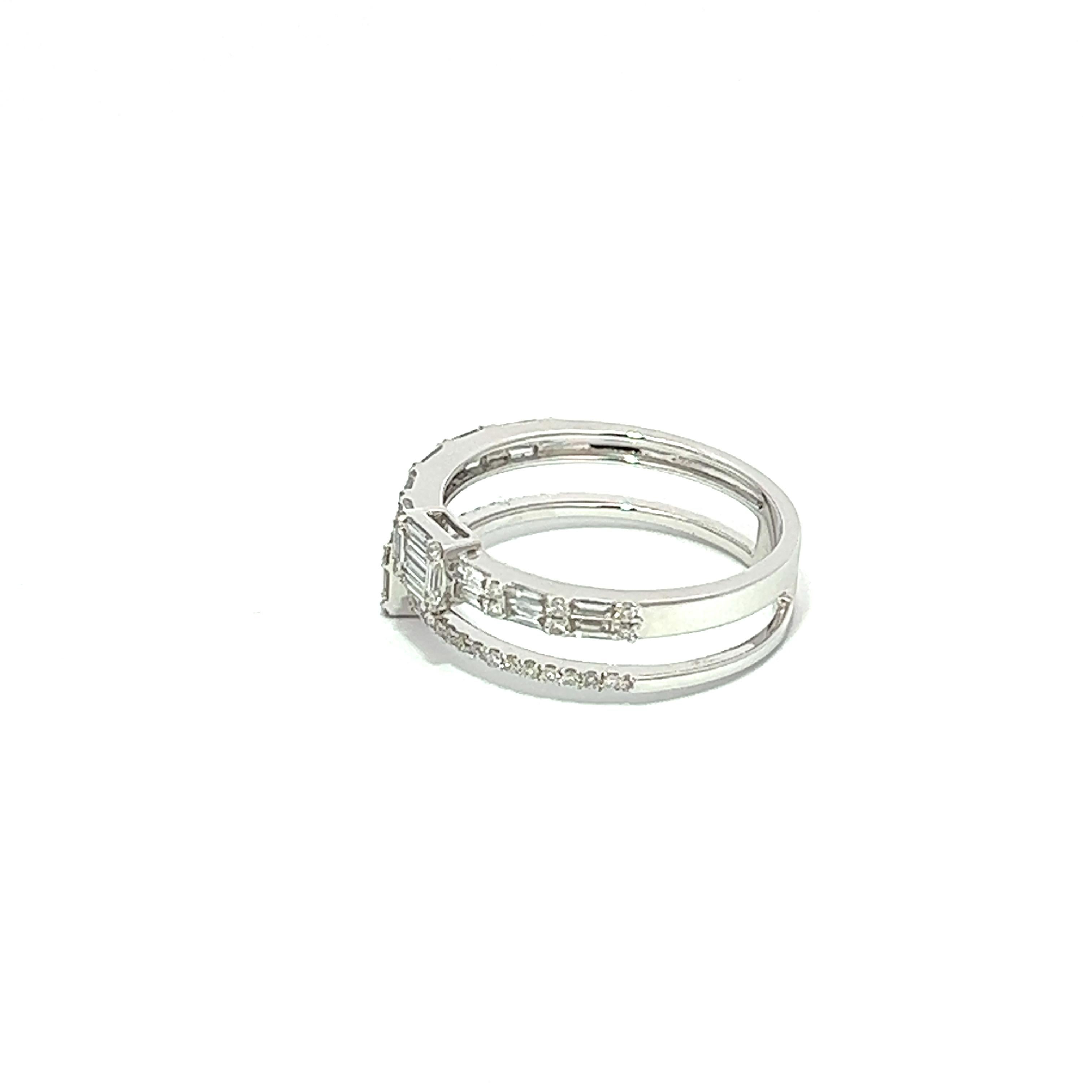 Bague Setiing Ladie en or 18 carats avec diamants baguettes et ronds Unisexe en vente