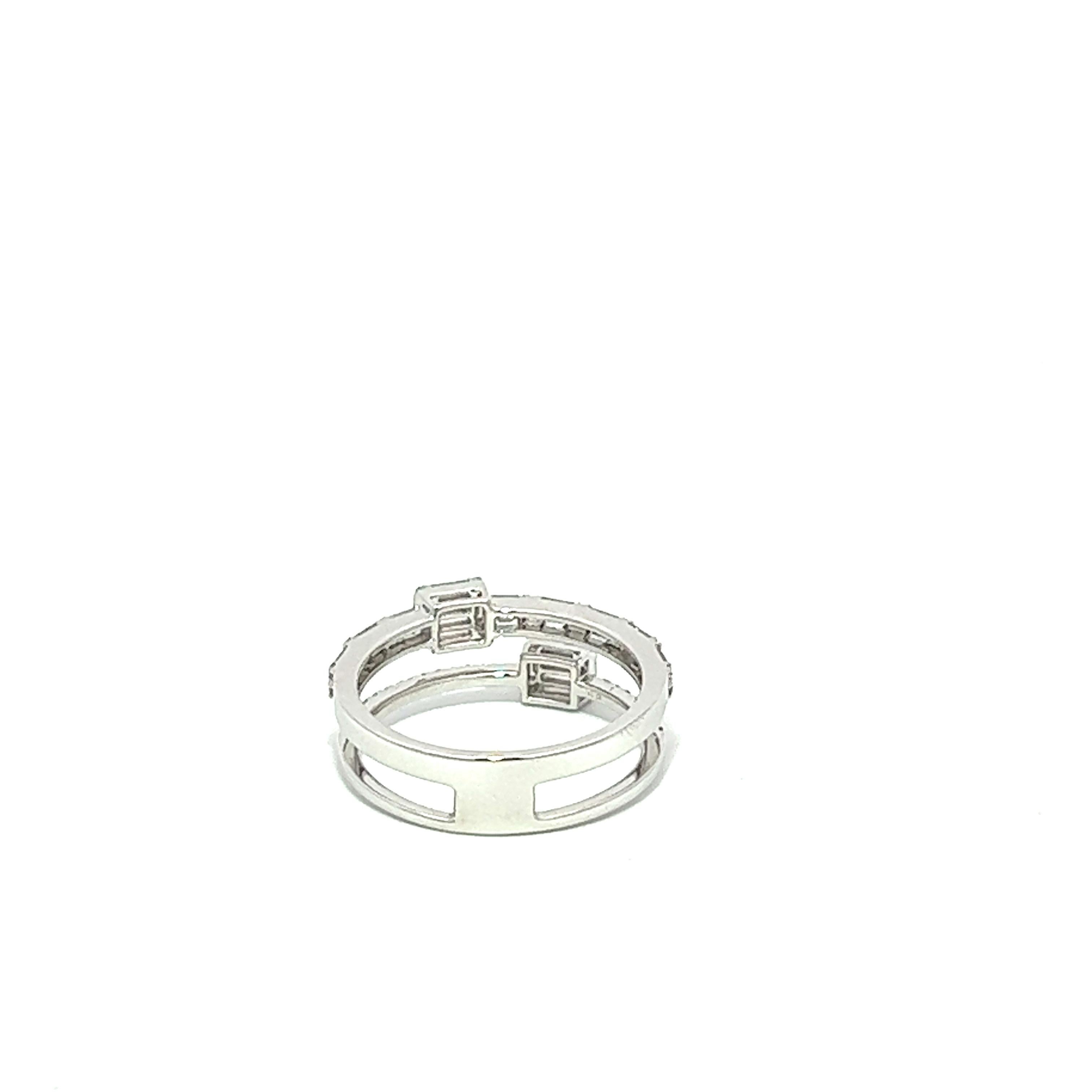 Baguette & Round Diamonds 18KW Gold Setiing Ladie's Ring  For Sale 2