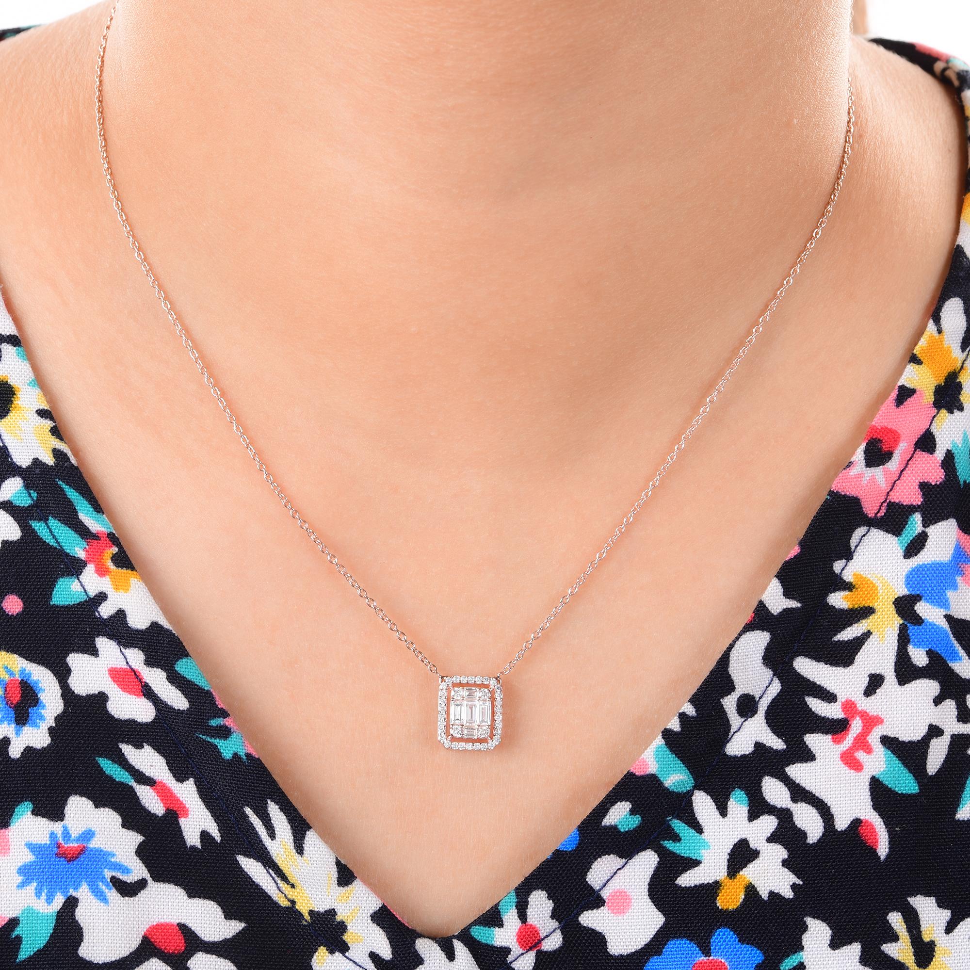 Collar Colgante Diamante Natural Baguette y Redondo Oro Rosa 14k Alta Joyería
El colgante presenta un impresionante diseño de halo rectangular, creado con una llamativa disposición de diamantes talla baguette en el centro. Estas elegantes piedras