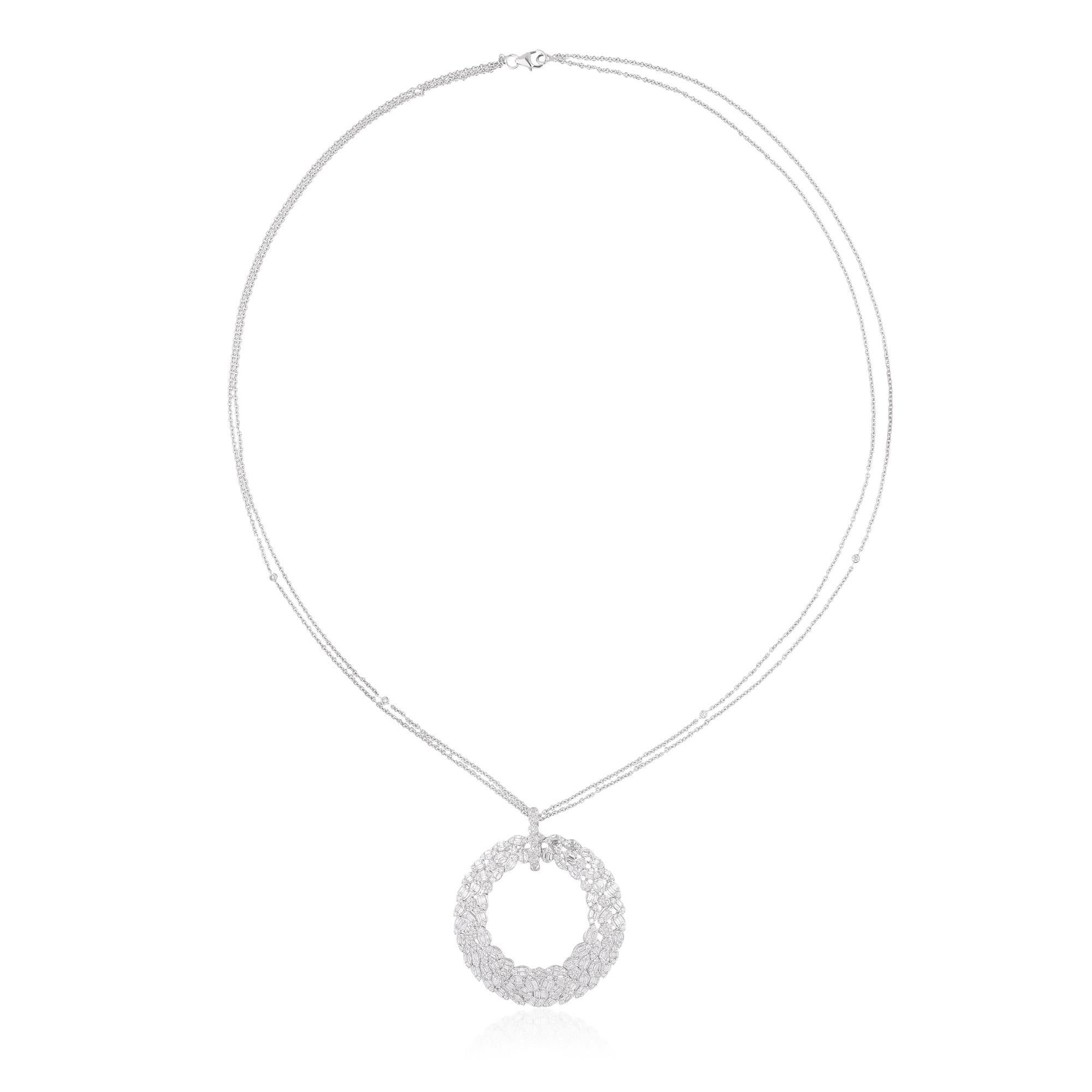 Donna Collana con ciondolo a grappolo di diamanti Baguette e rotondi SI/H 4,25 carati in oro bianco 14k in vendita