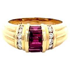 Baguette Rubin und Diamant Dome Band Ring in 18k Gelbgold