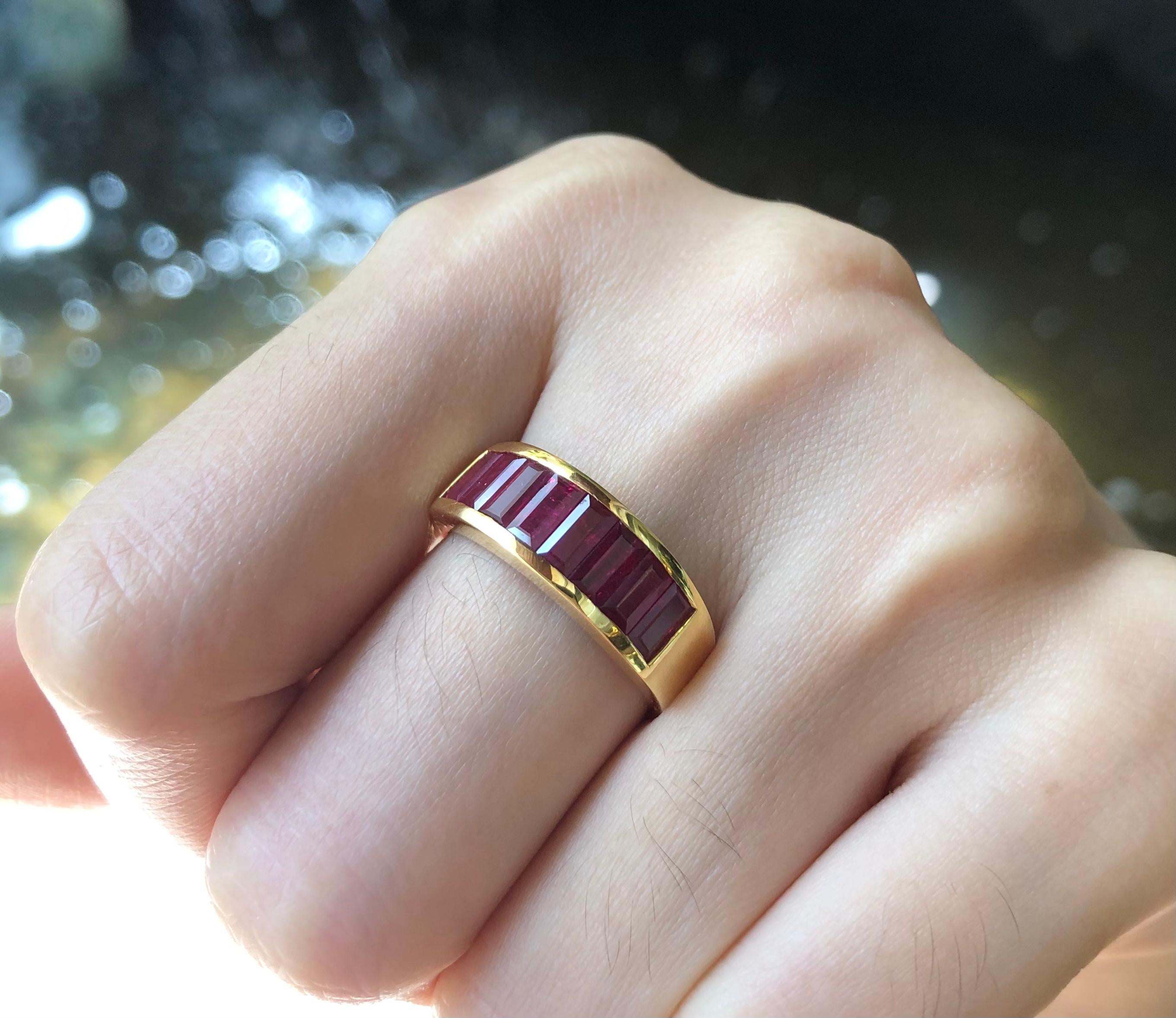 Baguette Ruby Band Ring Set in 18 Karat Gold Settings In New Condition In Bangkok, TH