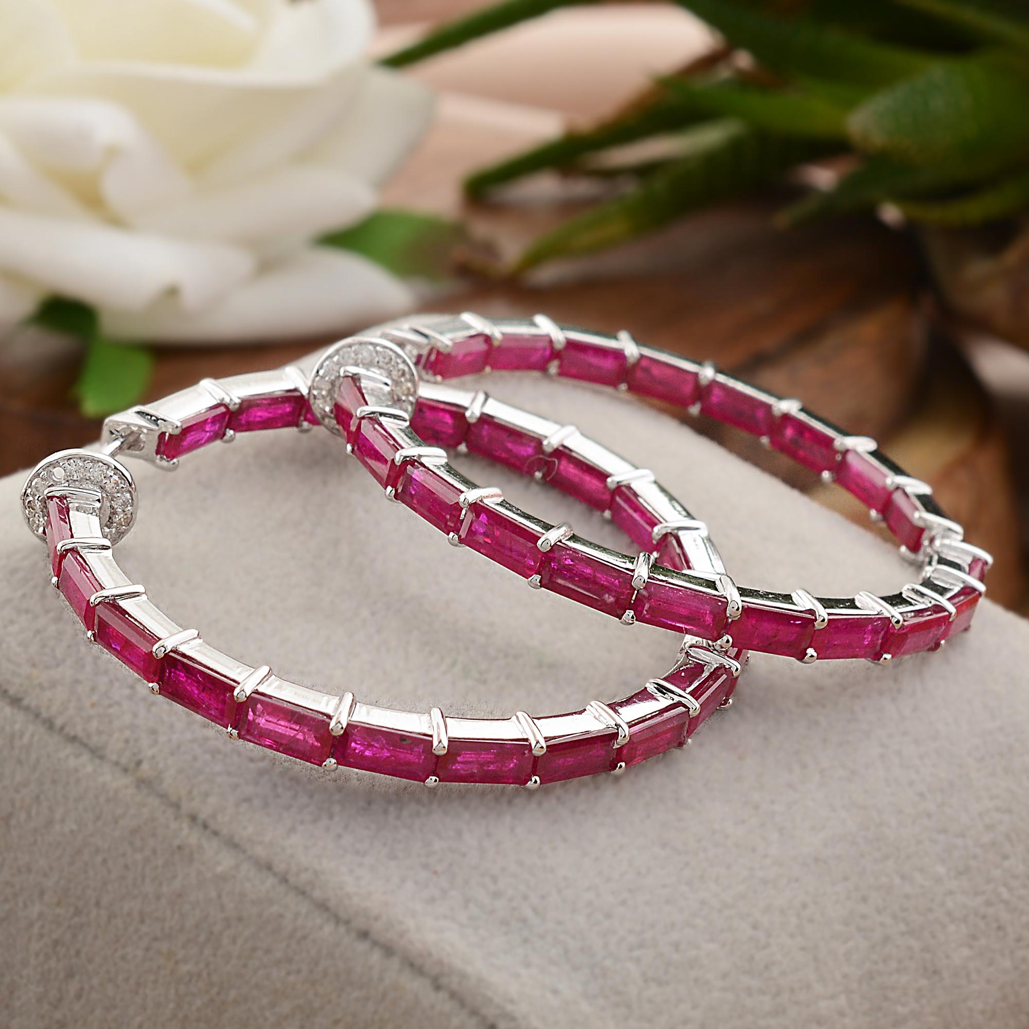 Suivez la vitrine de Spectrum Jewels pour découvrir la dernière collection et les pièces exclusives. Spectrum Jewels est fièrement classé parmi les meilleurs vendeurs sur 1stdibs avec des commentaires clients de 5 étoiles. Tous les articles