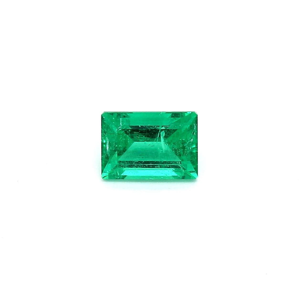 An amazing Russian Emerald which allows jewelers to create a unique piece of wearable art.
This exceptional quality gemstone would make a custom-made jewelry design. Perfect for a Ring or Pendant.

Shape - Baguette
Weight - 0.99 ct
Treatment -