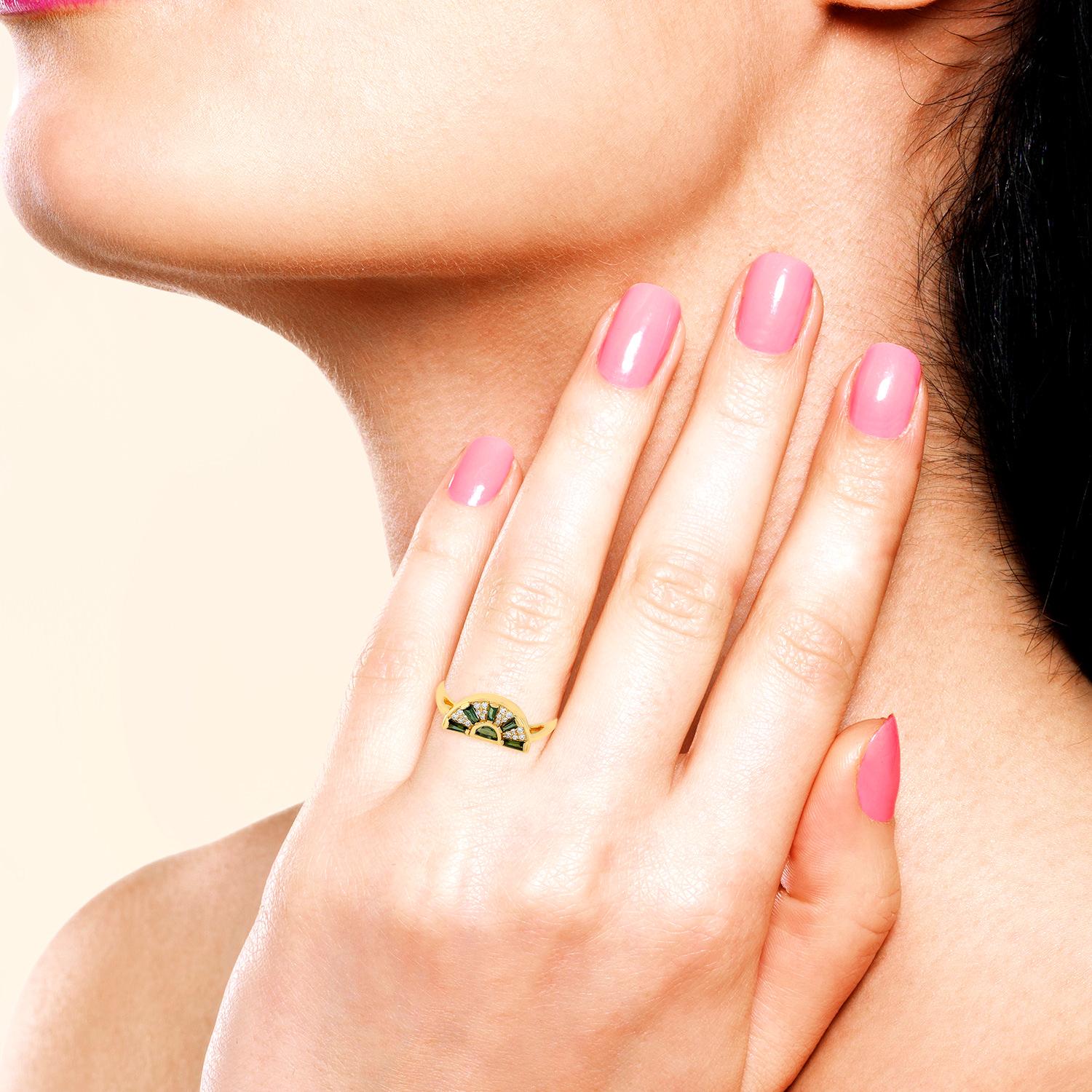 18KT:3.762g,
Diamond:0.11ct, 
Tourmaline:0.40ct,