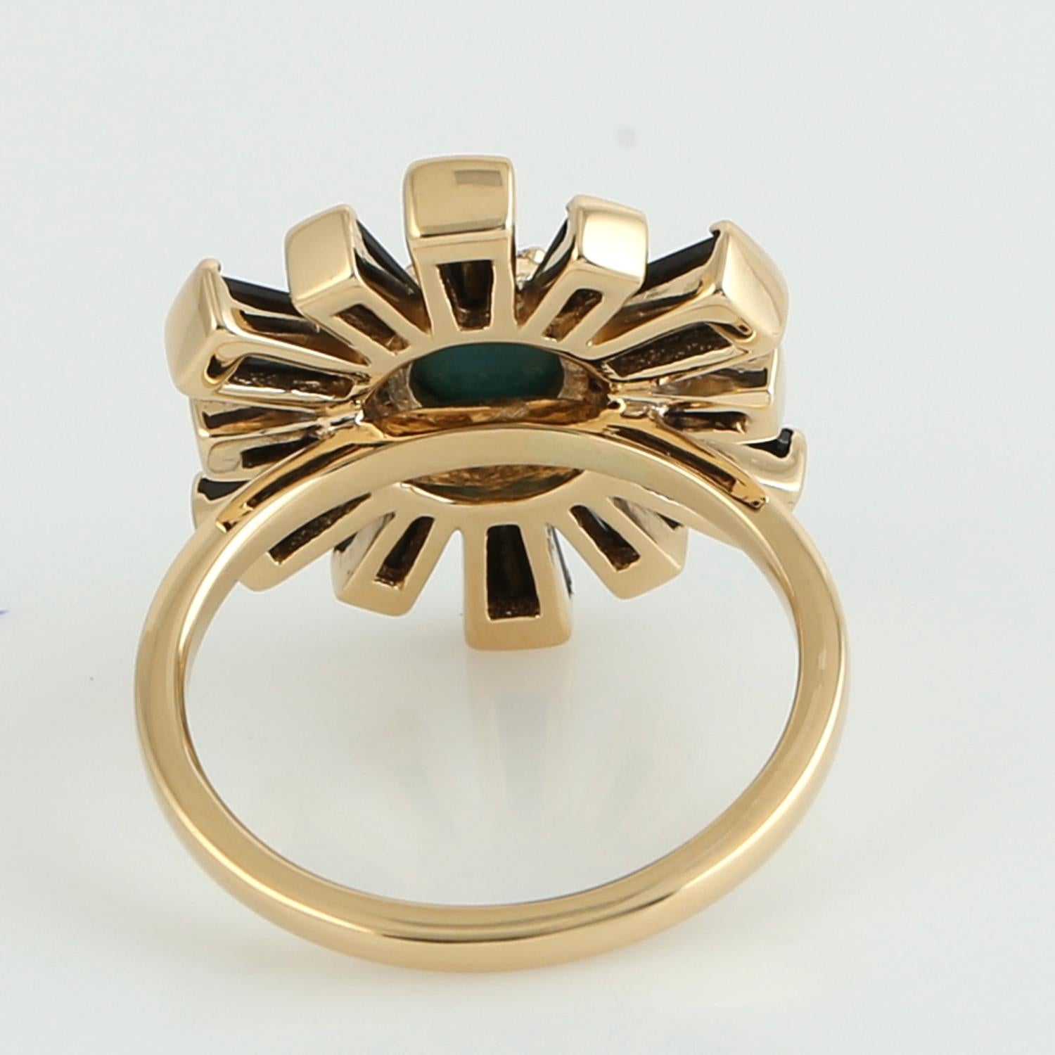 Contemporary Baguette Shaped Spinel Ring With Round Chrysoprase Made in 18K Yellow Gold For Sale