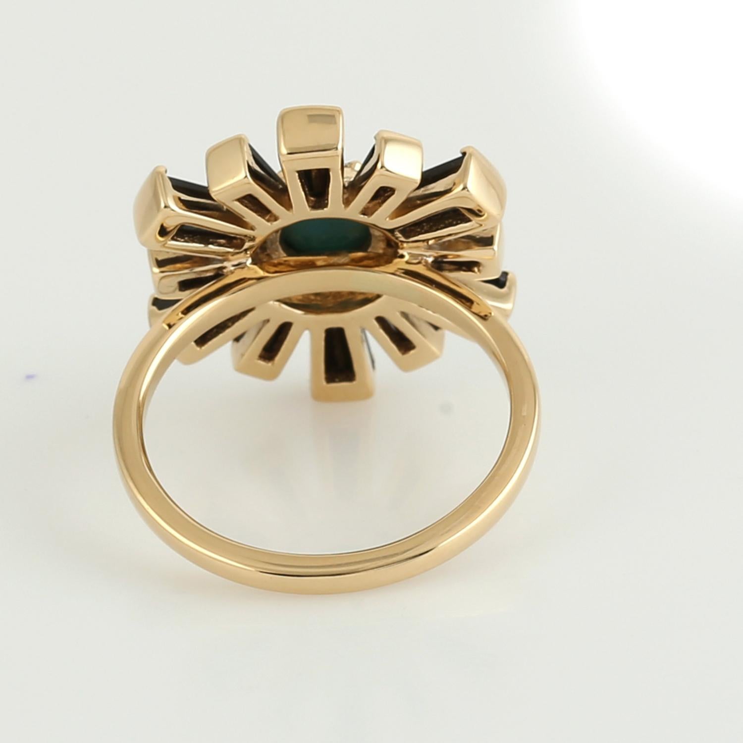 Mixed Cut Baguette Shaped Spinel Ring With Round Chrysoprase Made in 18K Yellow Gold For Sale