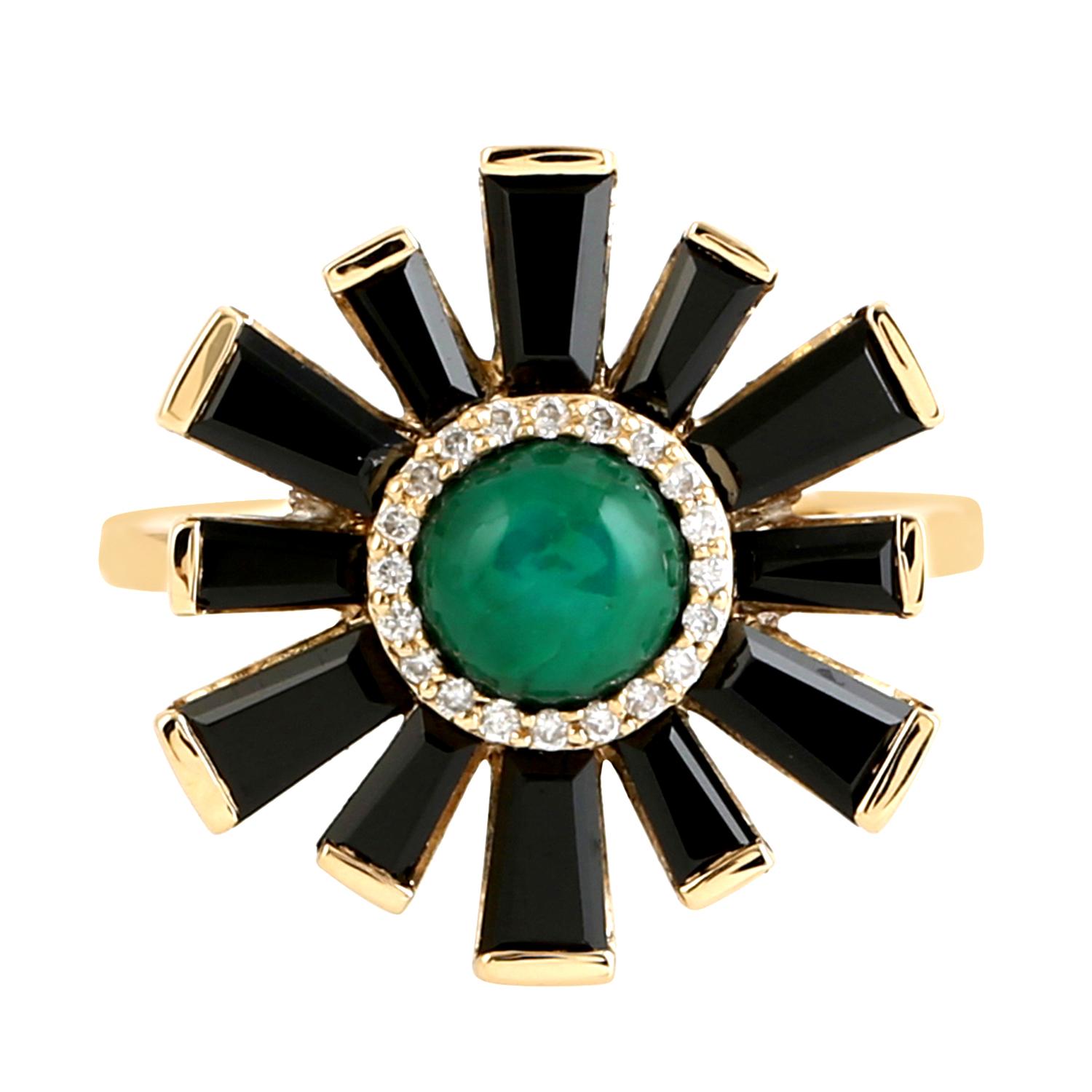 Women's Baguette Shaped Spinel Ring With Round Chrysoprase Made in 18K Yellow Gold For Sale