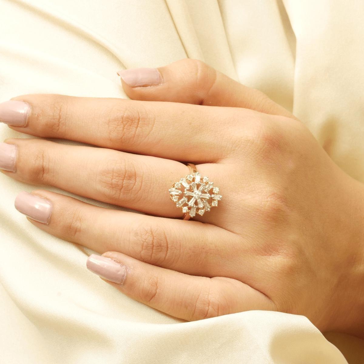 Baguette Starburst Natural Diamond Ring in 14K Solid Gold (Certified) Art Decó en venta