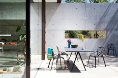 Mesa Baguette con tablero de roble y marco blanco de Ronan & Erwan Boroullec para MAGIS