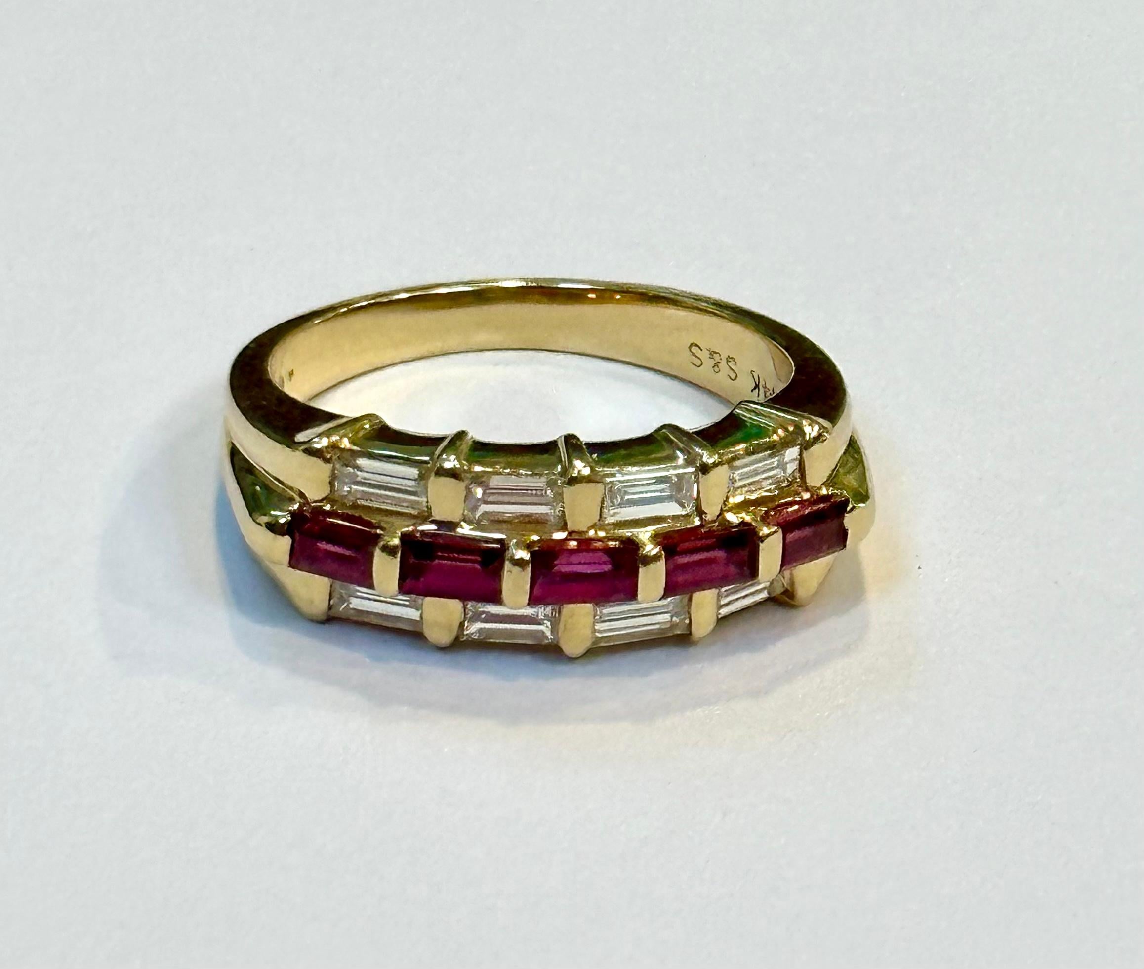 Baguettes Diamonds & Princess Cut  Natural Burma Ruby Ring 14 Karat Yellow Gold  In Excellent Condition For Sale In New York, NY
