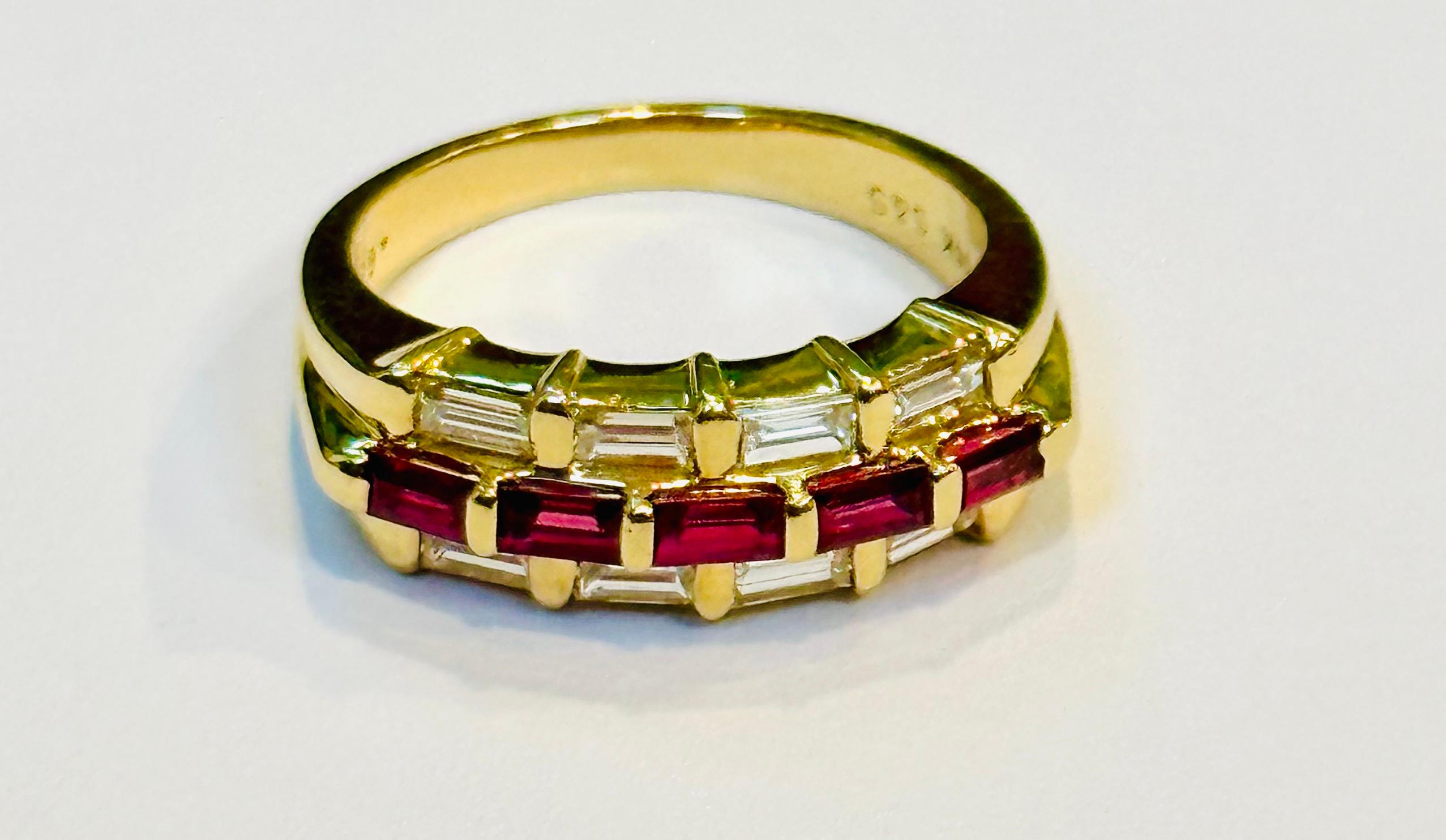 Women's Baguettes Diamonds & Princess Cut  Natural Burma Ruby Ring 14 Karat Yellow Gold  For Sale
