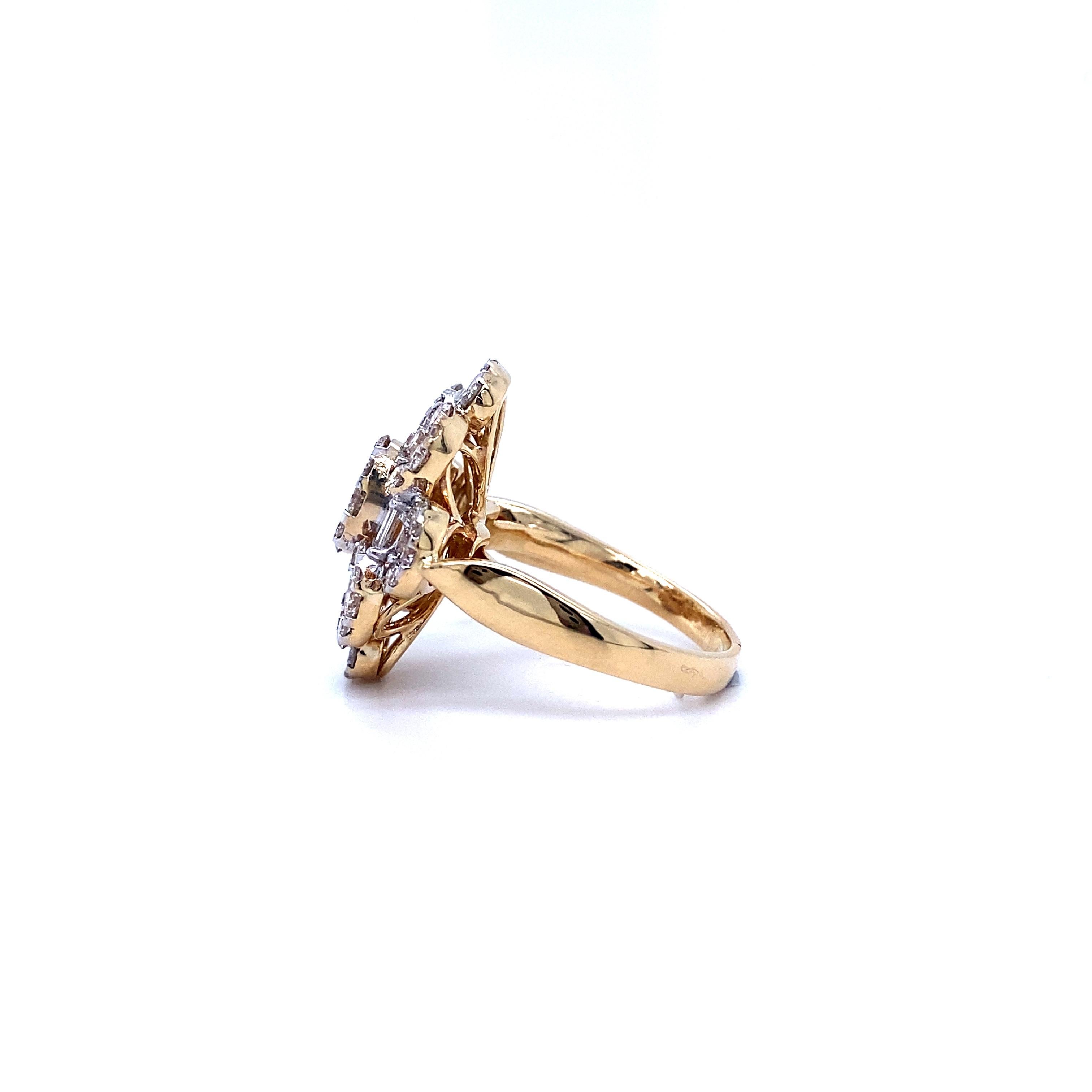 Im Angebot: Baguettes & runde Diamanten Cluster Ring Set in 18K massivem Gold () 3
