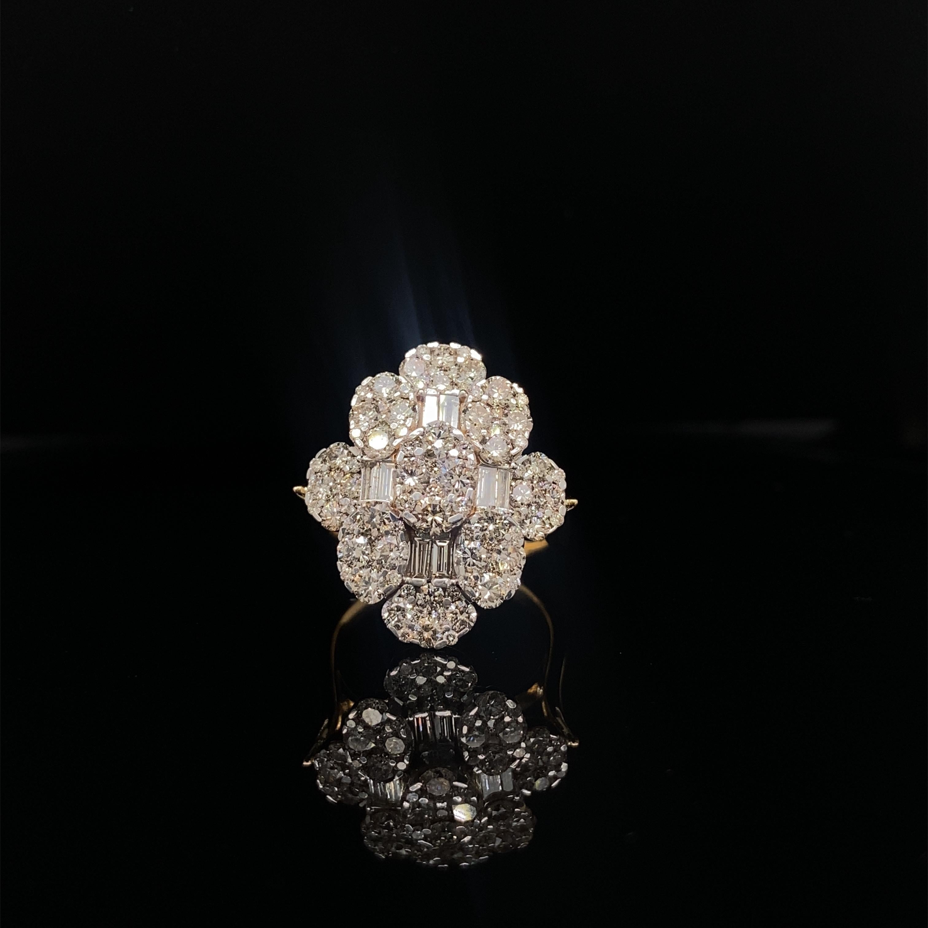 For Sale:  Baguettes & Round Diamond Cluster Ring Set In 18K Solid Gold 5