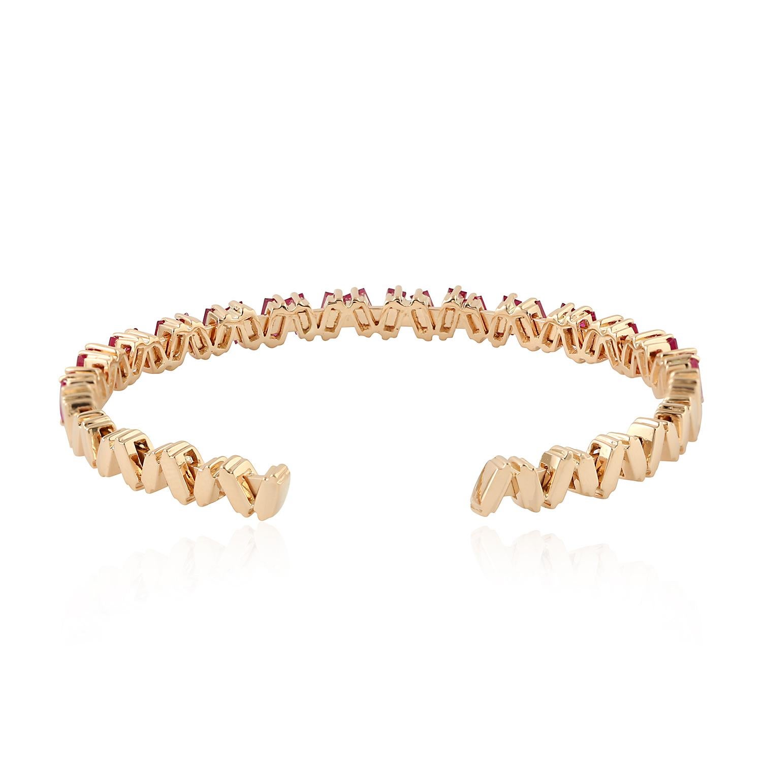 Art nouveau Bracelet jonc rubis en forme de baguettes en or 18 carats en vente