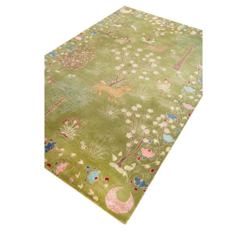 Olvídate de la persecución, ¡abraza la alegría de la naturaleza! Bahaar, de la Colección Majnun, reimagina la alfombra tradicional Shikargah, un diseño que suele representar escenas de cazadores persiguiendo animales salvajes. En lugar de eso,